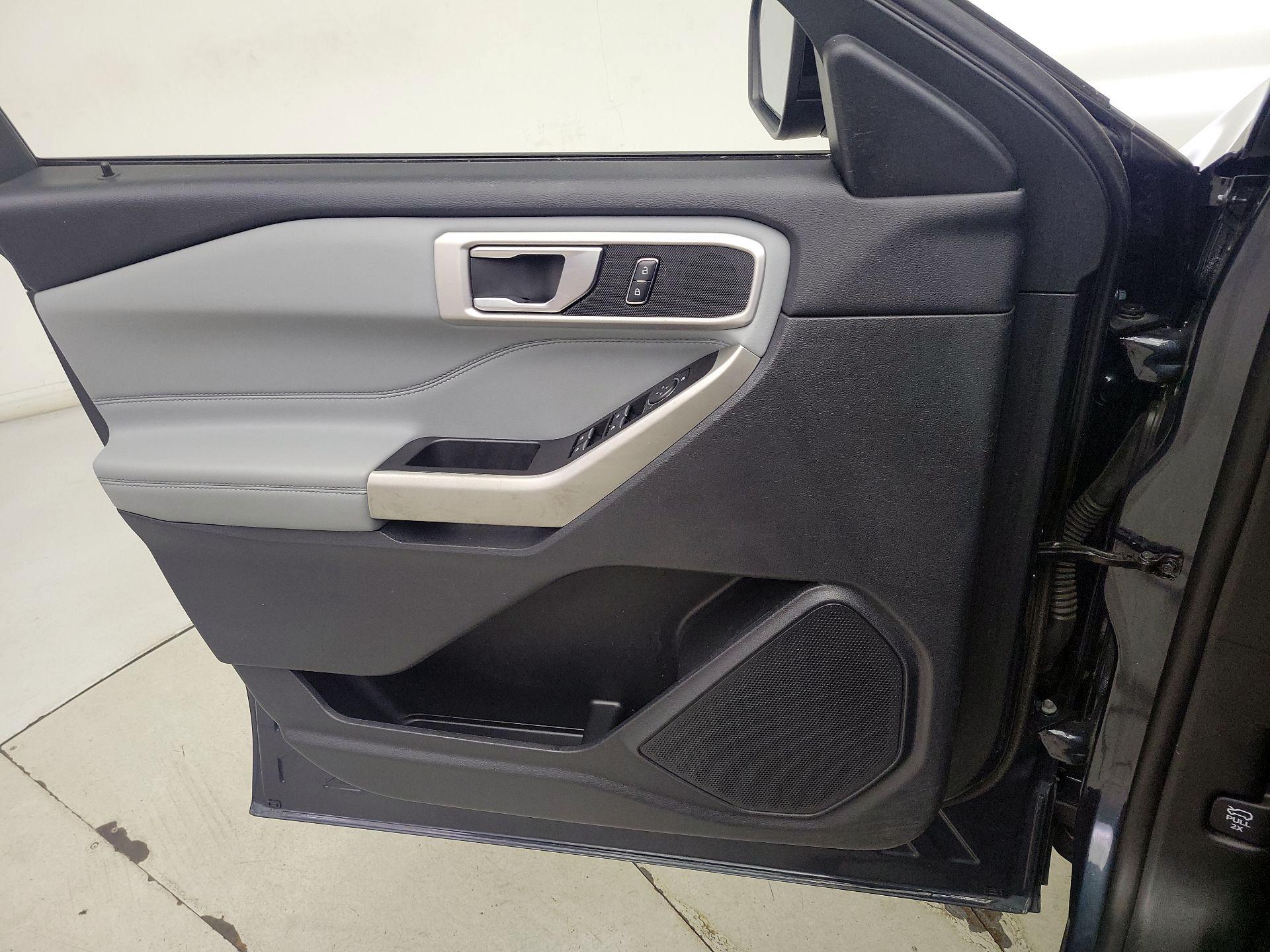 Thumbnail: 2022 Ford Explorer - 12