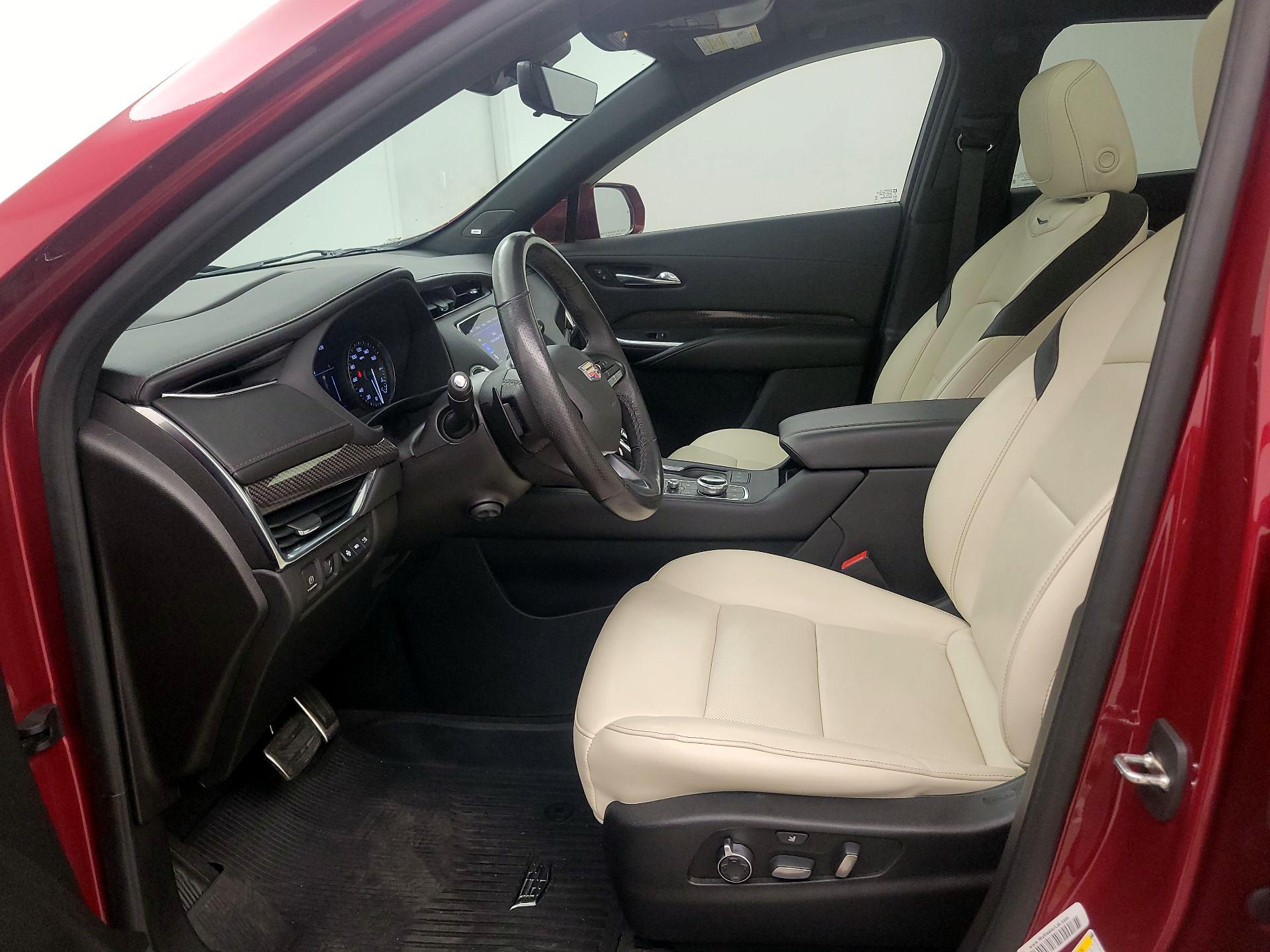 Thumbnail: 2020 Cadillac XT4 - 11