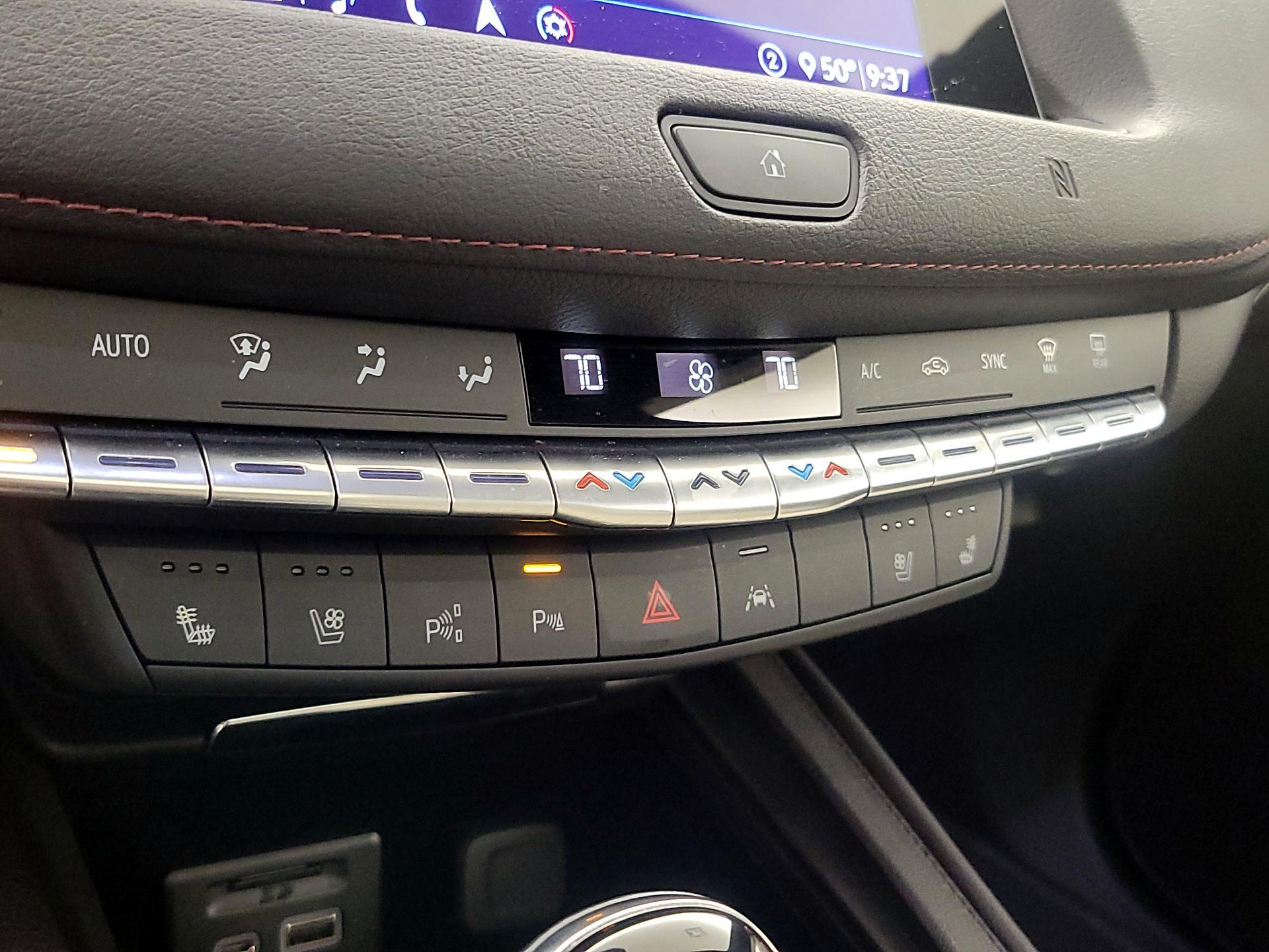 Thumbnail: 2020 Cadillac XT4 - 16