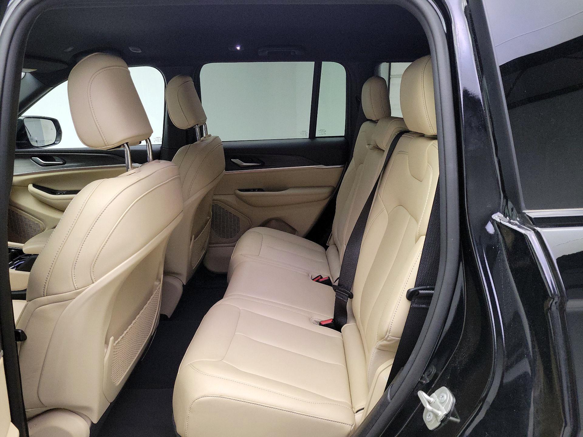 Thumbnail: 2023 Jeep Grand Cherokee - 20