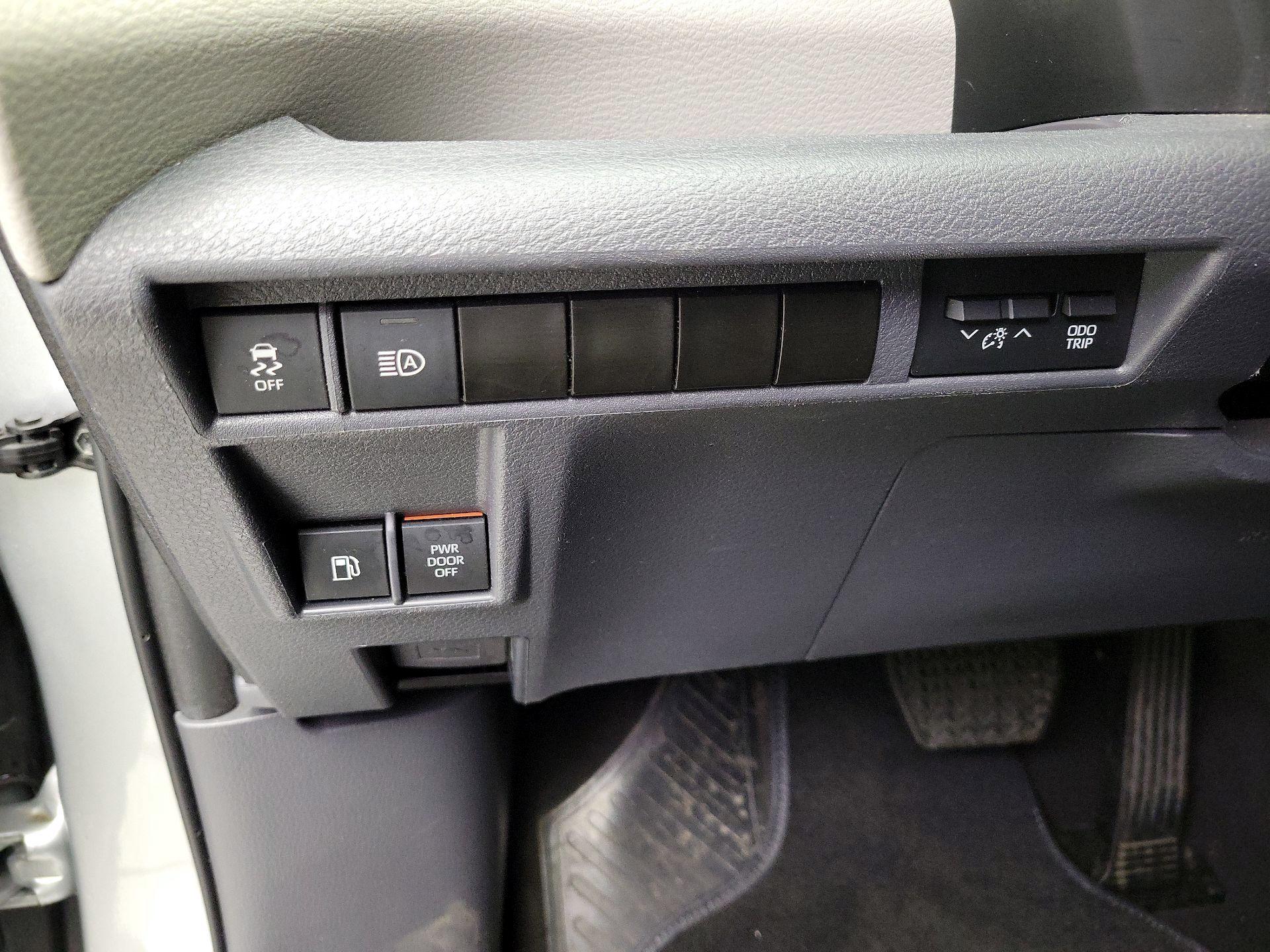 Thumbnail: 2023 Toyota Sienna - 13