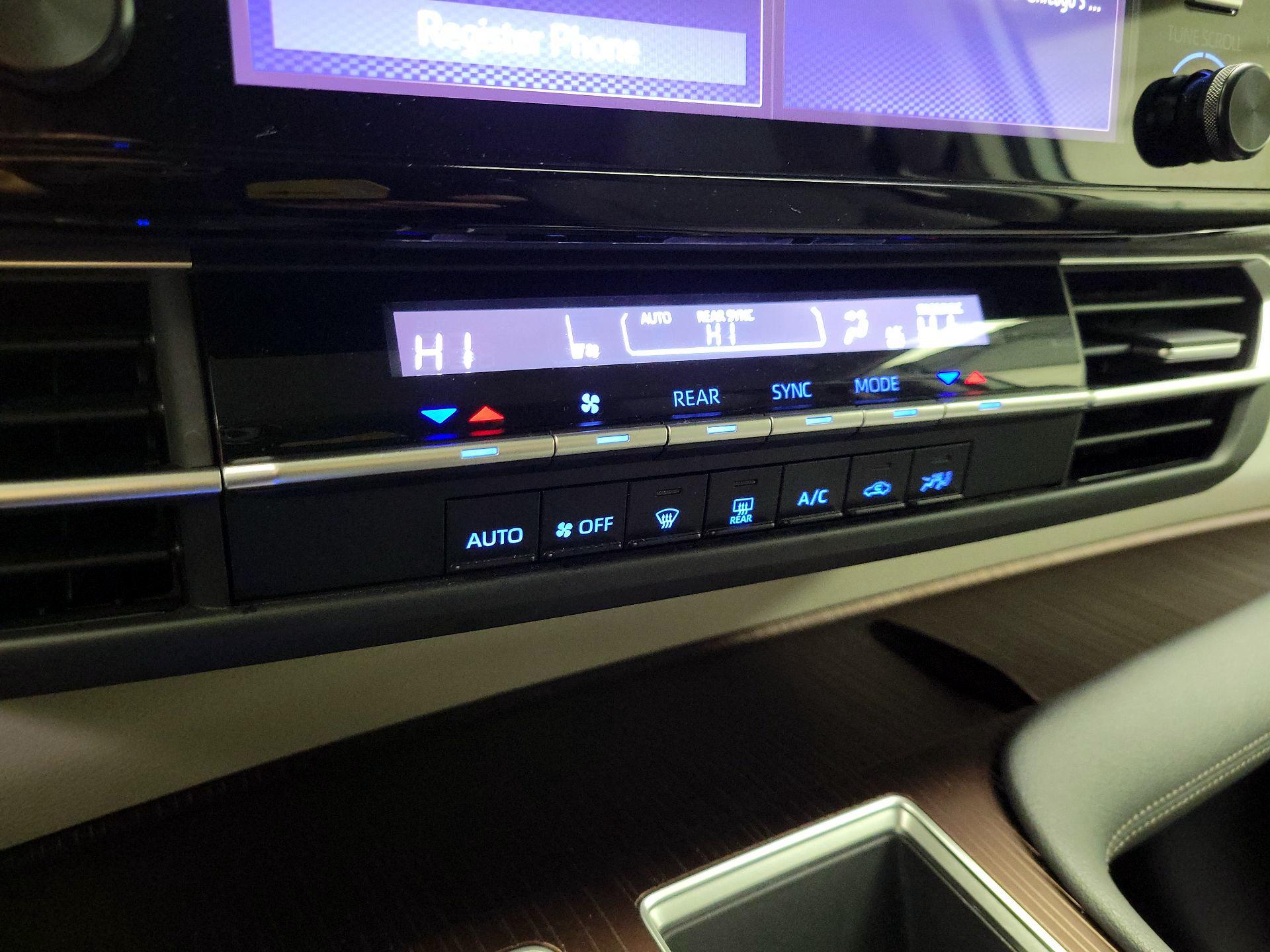 Thumbnail: 2023 Toyota Sienna - 17