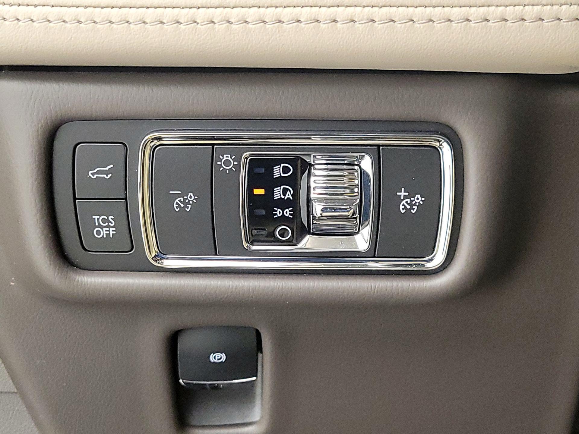 Thumbnail: 2022 Lincoln Nautilus - 13