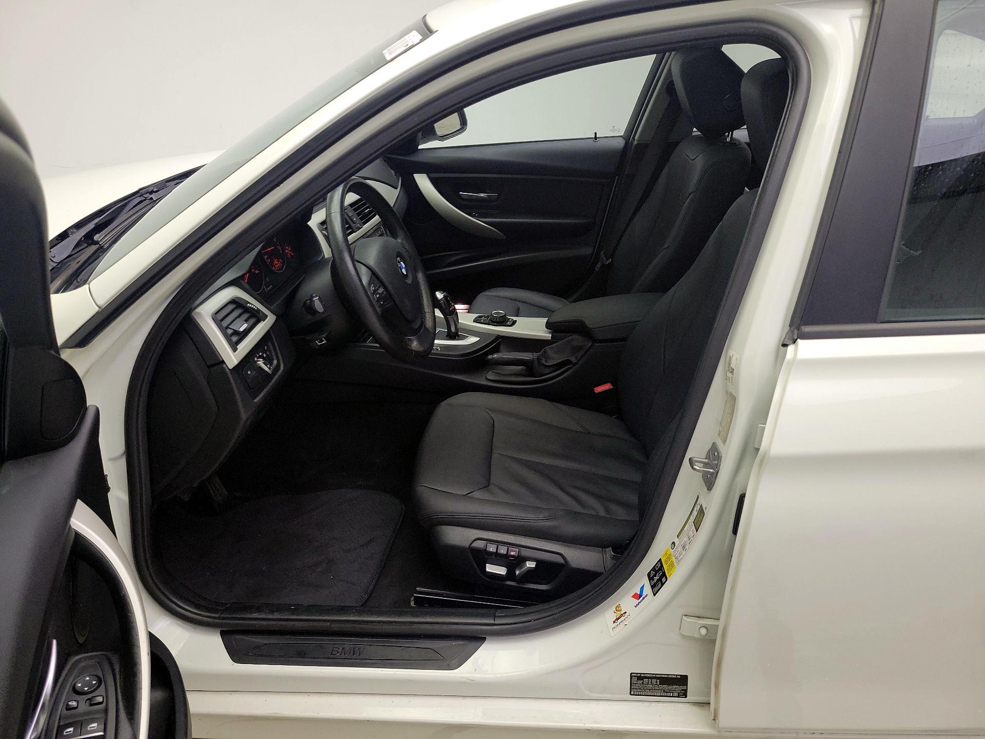 Thumbnail: 2018 BMW 3 Series - 11