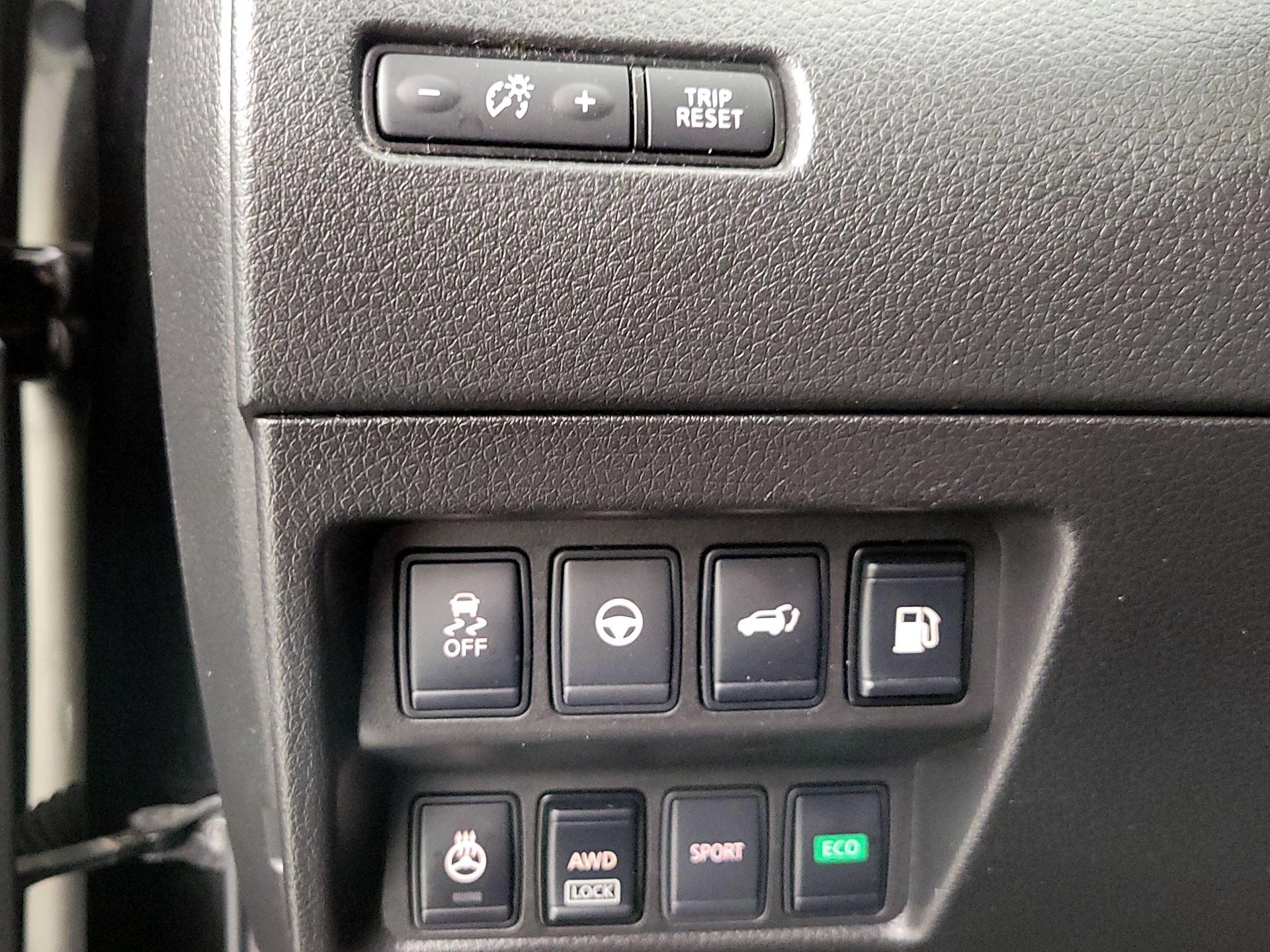 Thumbnail: 2018 Nissan Rogue - 13