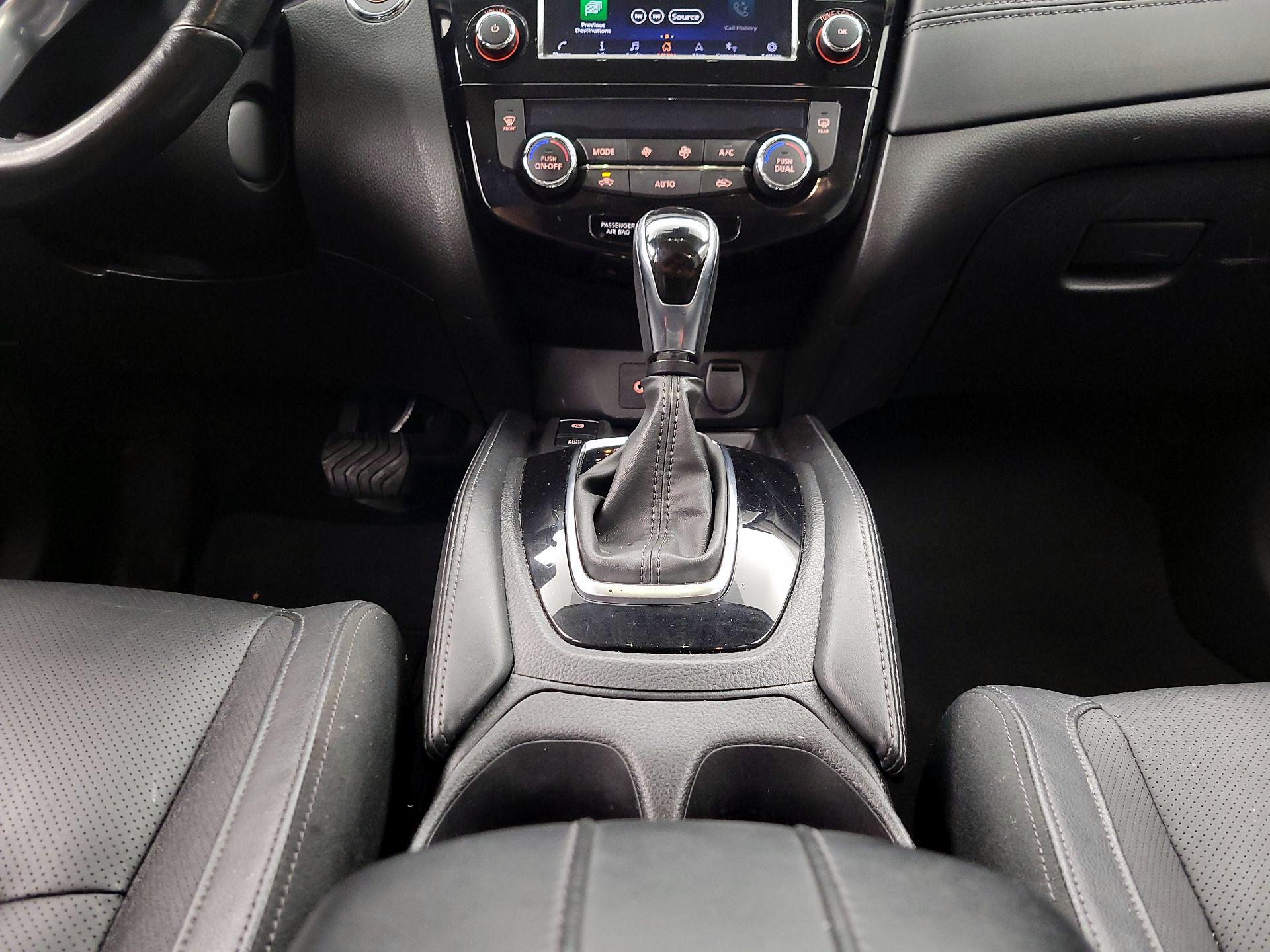 Thumbnail: 2018 Nissan Rogue - 17