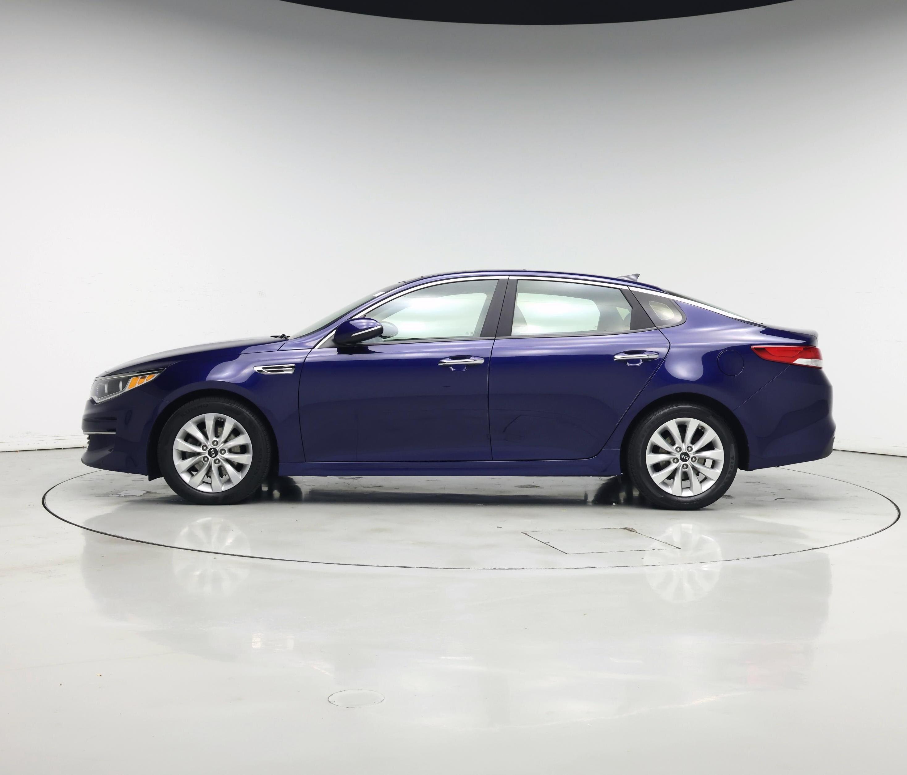 Thumbnail: 2016 Kia Optima - 3