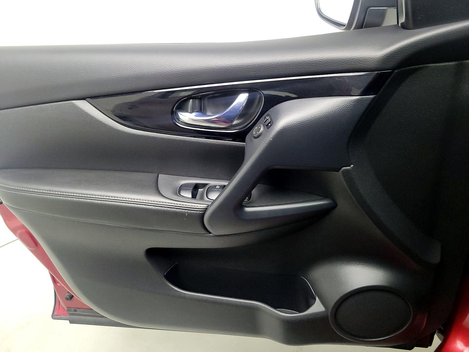 Thumbnail: 2022 Nissan Rogue Sport - 12