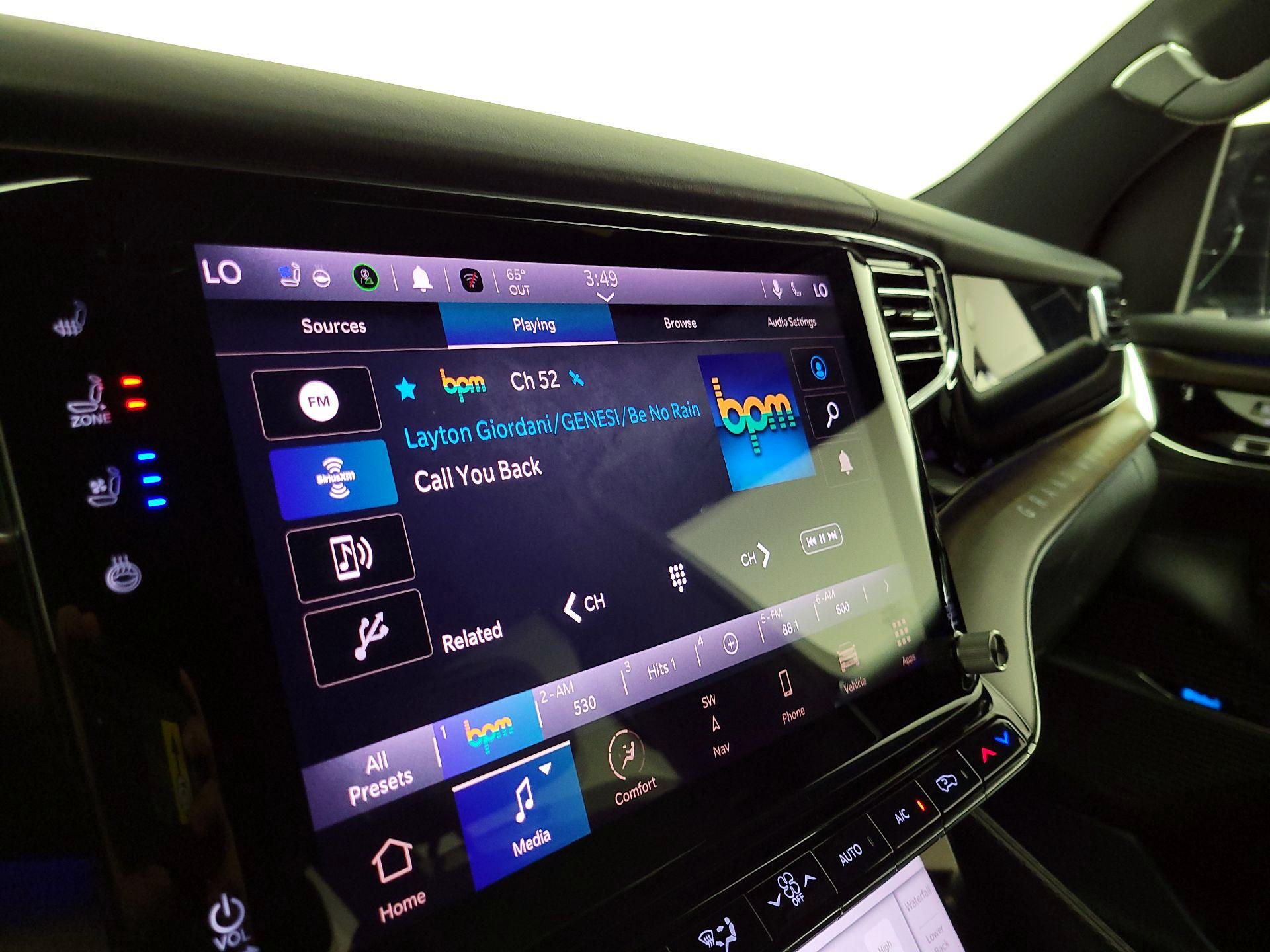 Thumbnail: 2022 Jeep Grand Wagoneer - 16