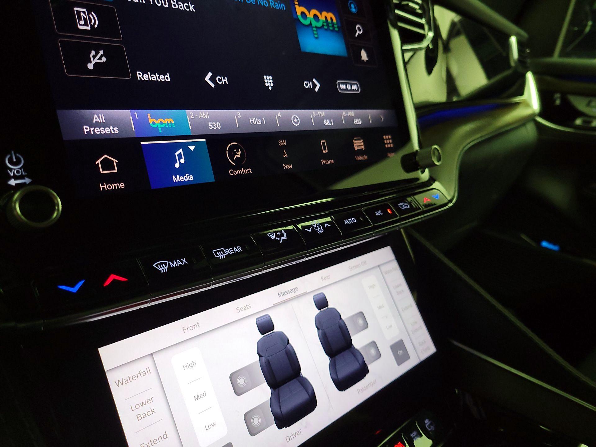 Thumbnail: 2022 Jeep Grand Wagoneer - 17