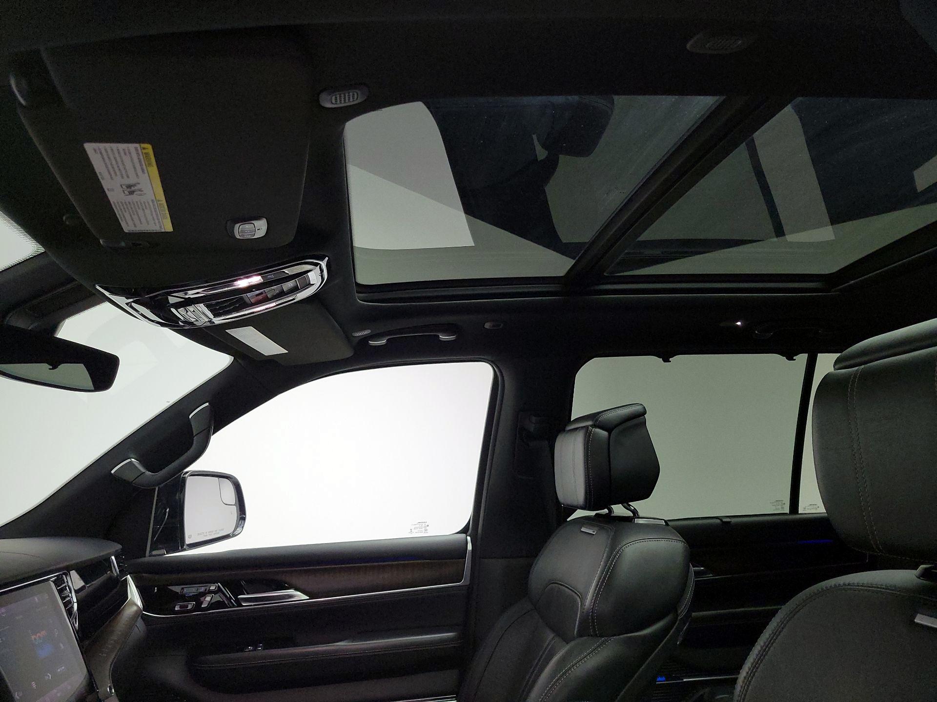 Thumbnail: 2022 Jeep Grand Wagoneer - 20