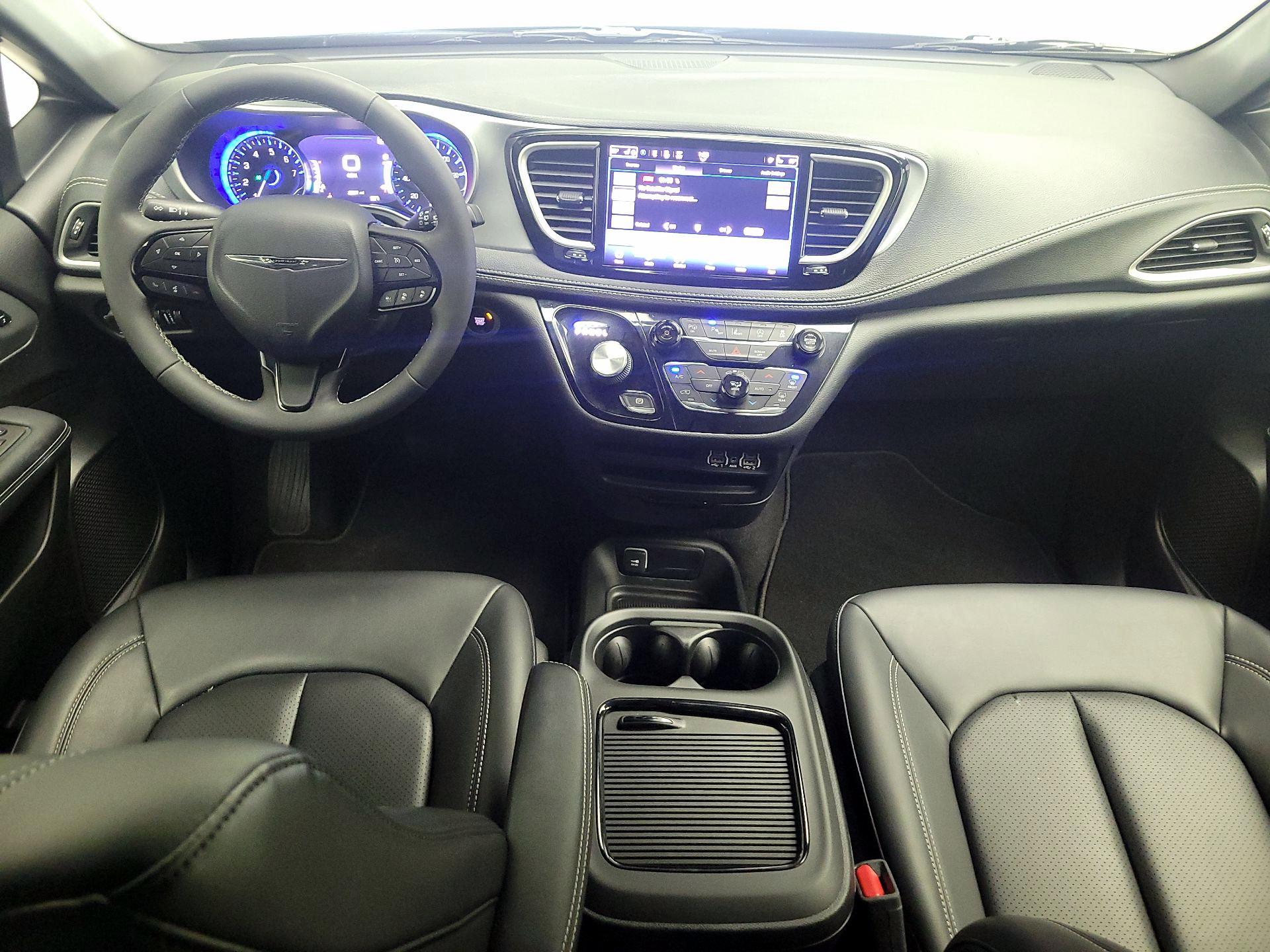 Thumbnail: 2023 Chrysler Pacifica - 9