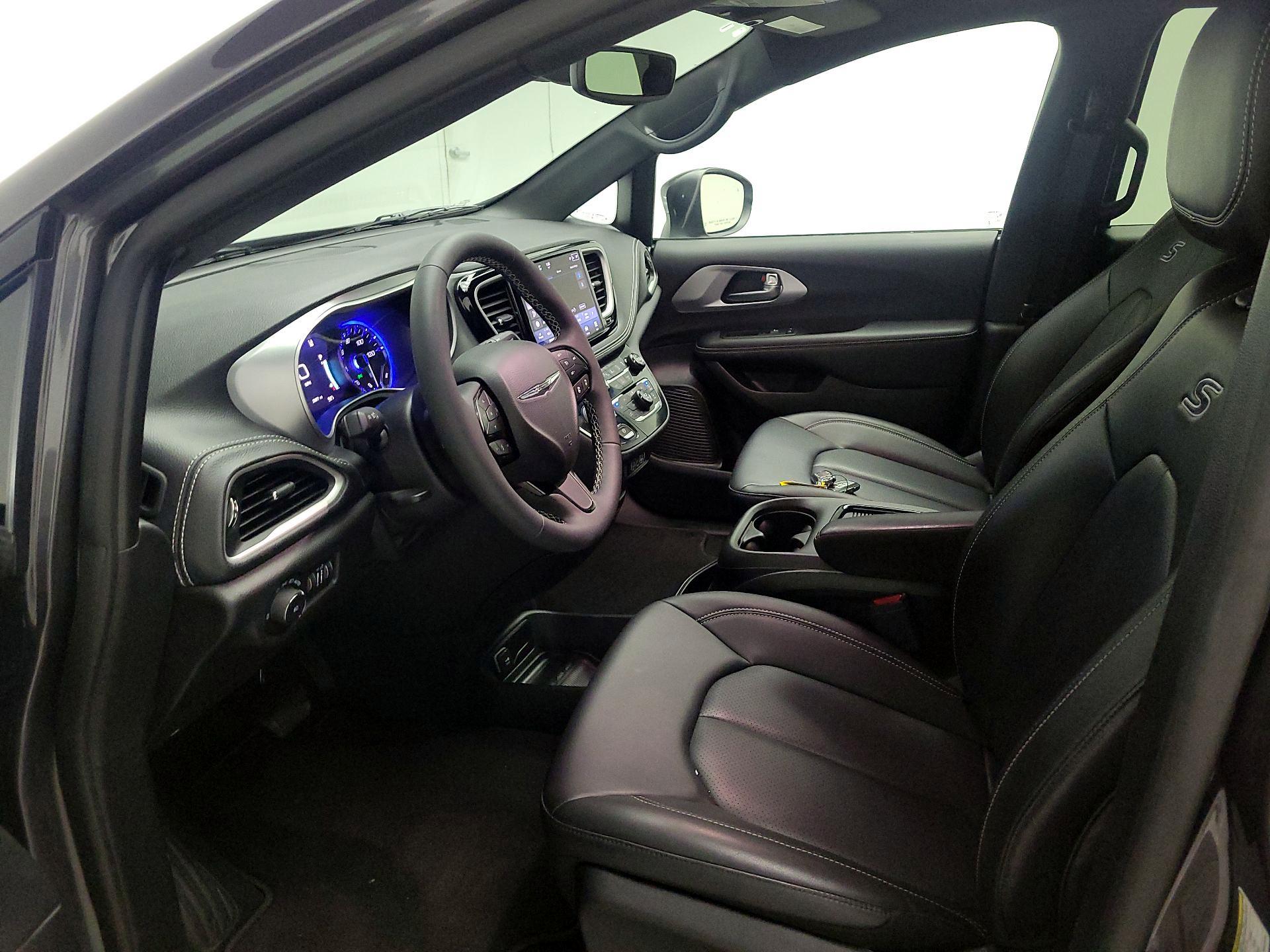 Thumbnail: 2023 Chrysler Pacifica - 11