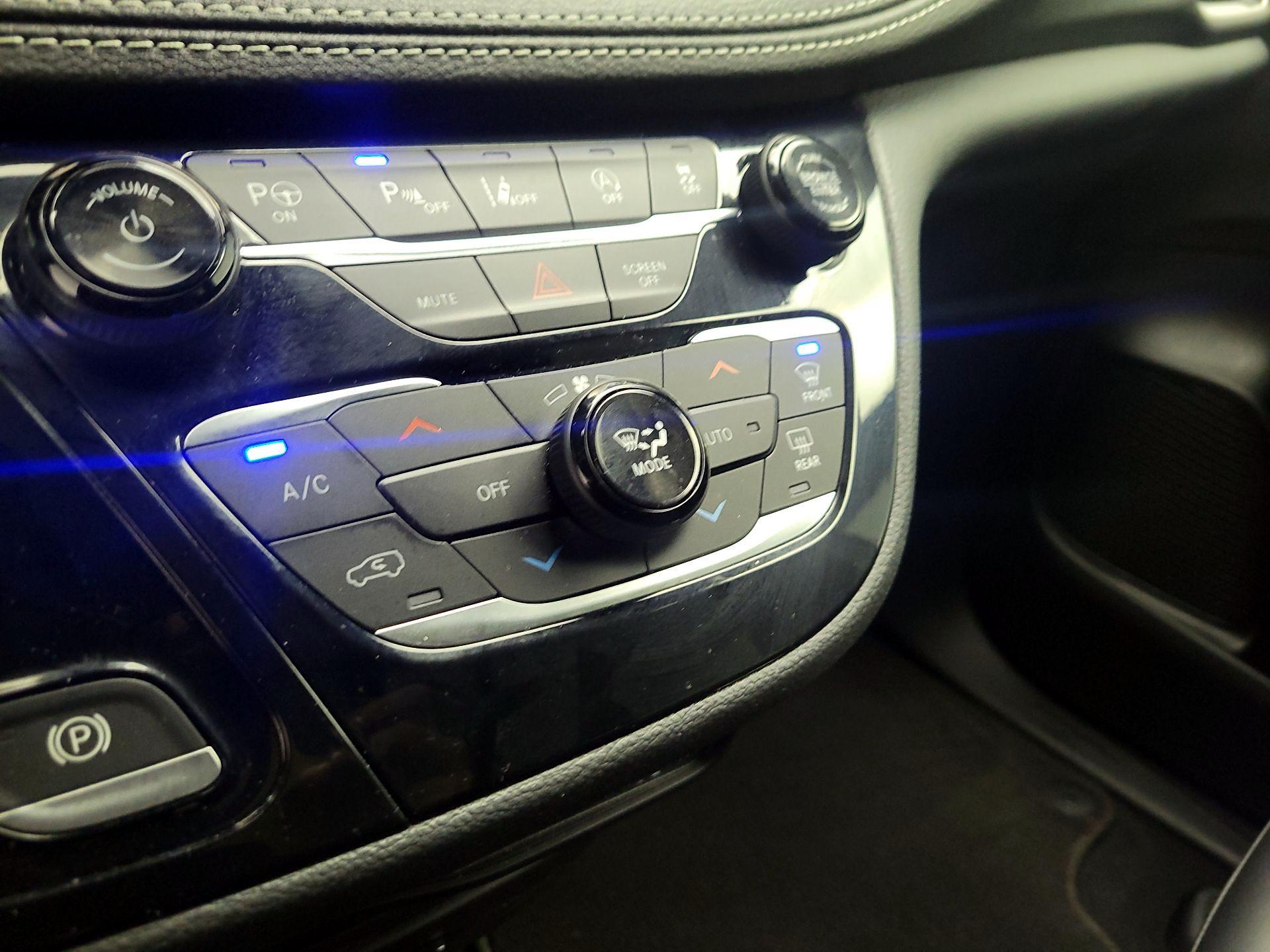 Thumbnail: 2023 Chrysler Pacifica - 15