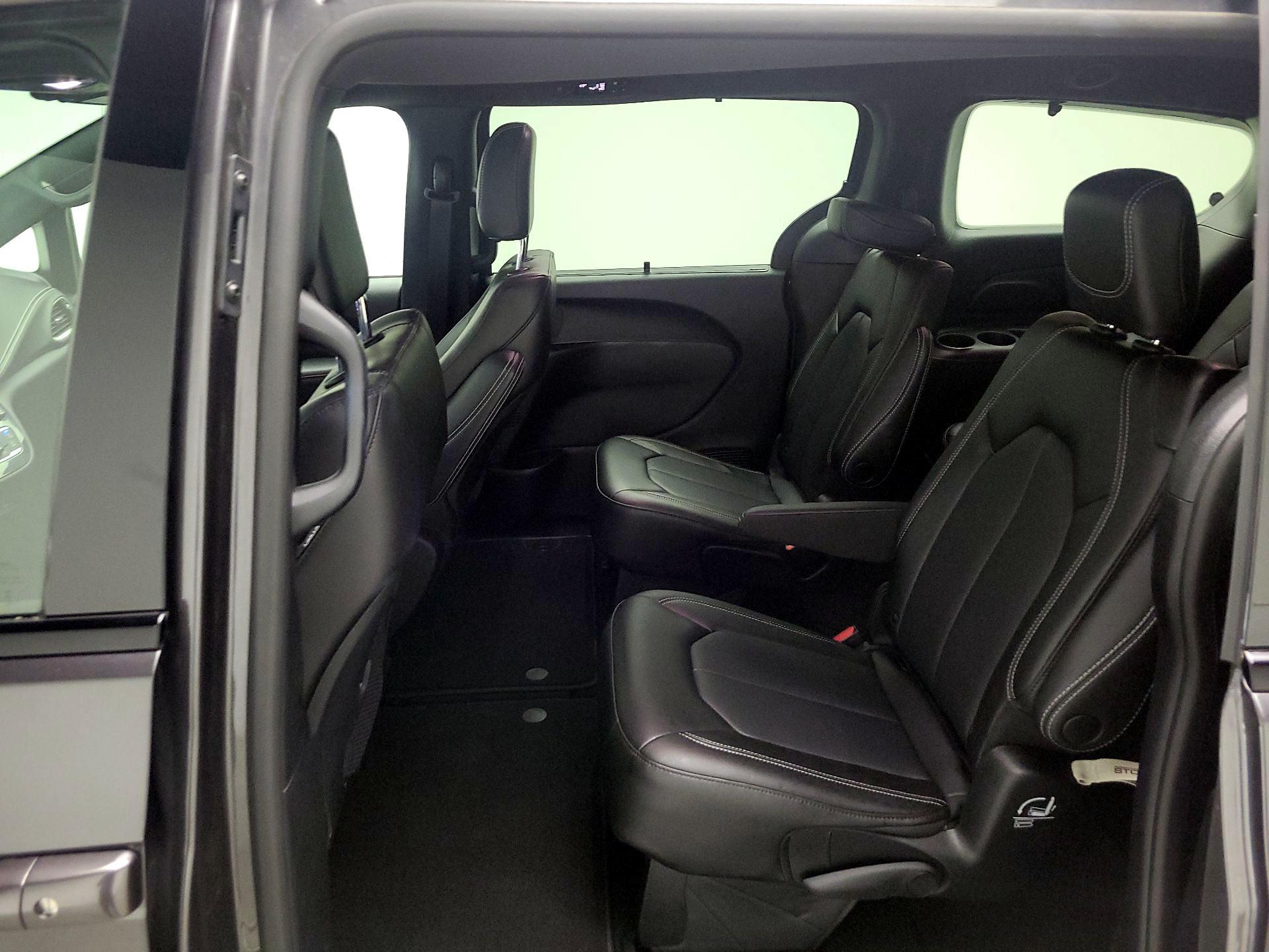 Thumbnail: 2023 Chrysler Pacifica - 17