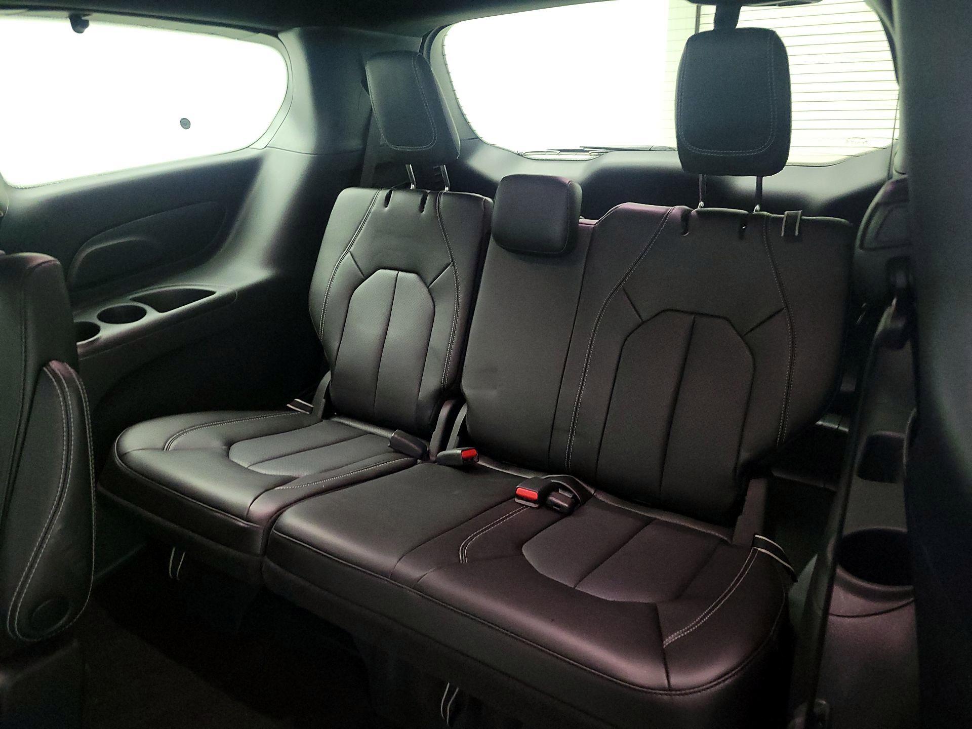 Thumbnail: 2023 Chrysler Pacifica - 18