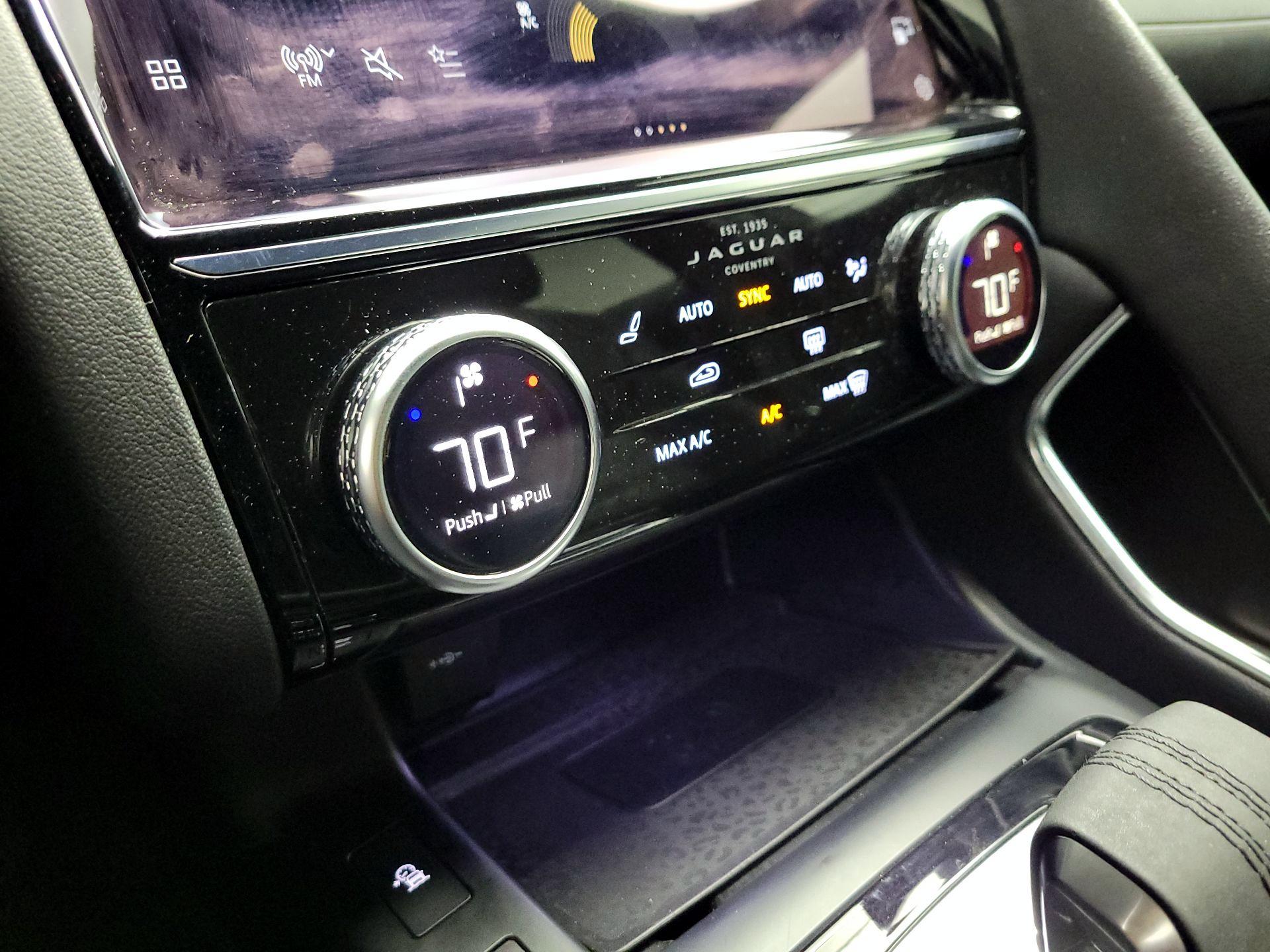 Thumbnail: 2022 Jaguar E-Pace - 16