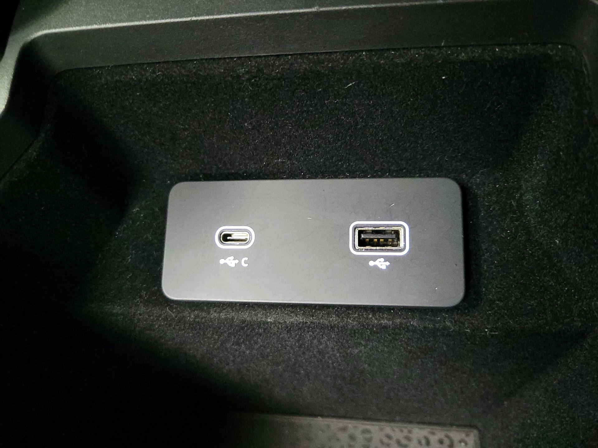 Thumbnail: 2022 Jaguar E-Pace - 18