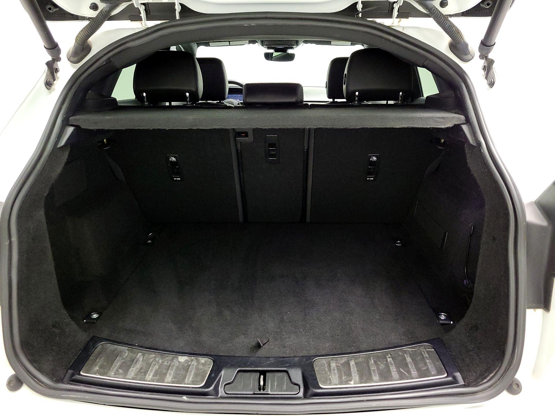 Thumbnail: 2022 Jaguar E-Pace - 20