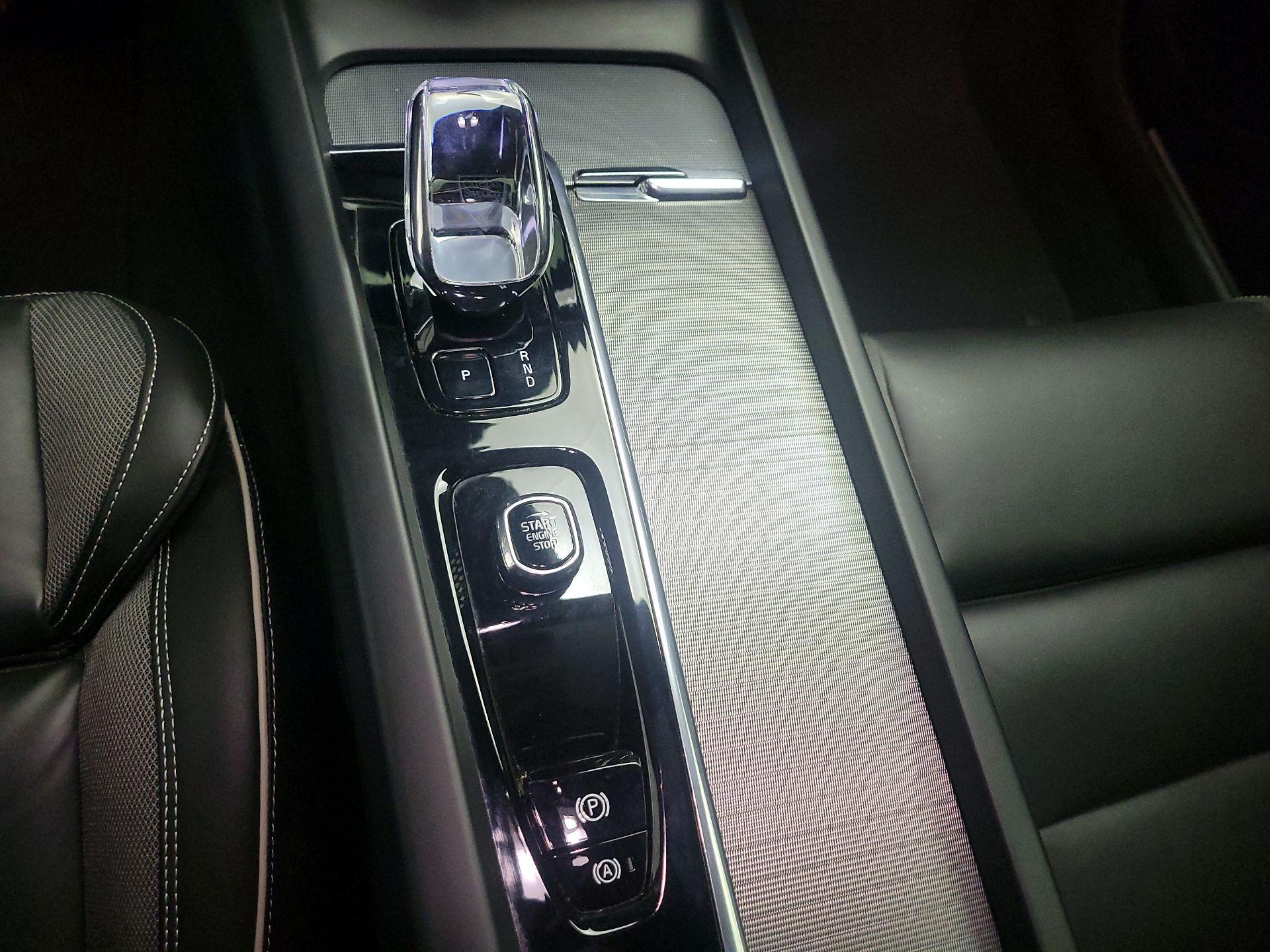 Thumbnail: 2024 Volvo S60 - 17