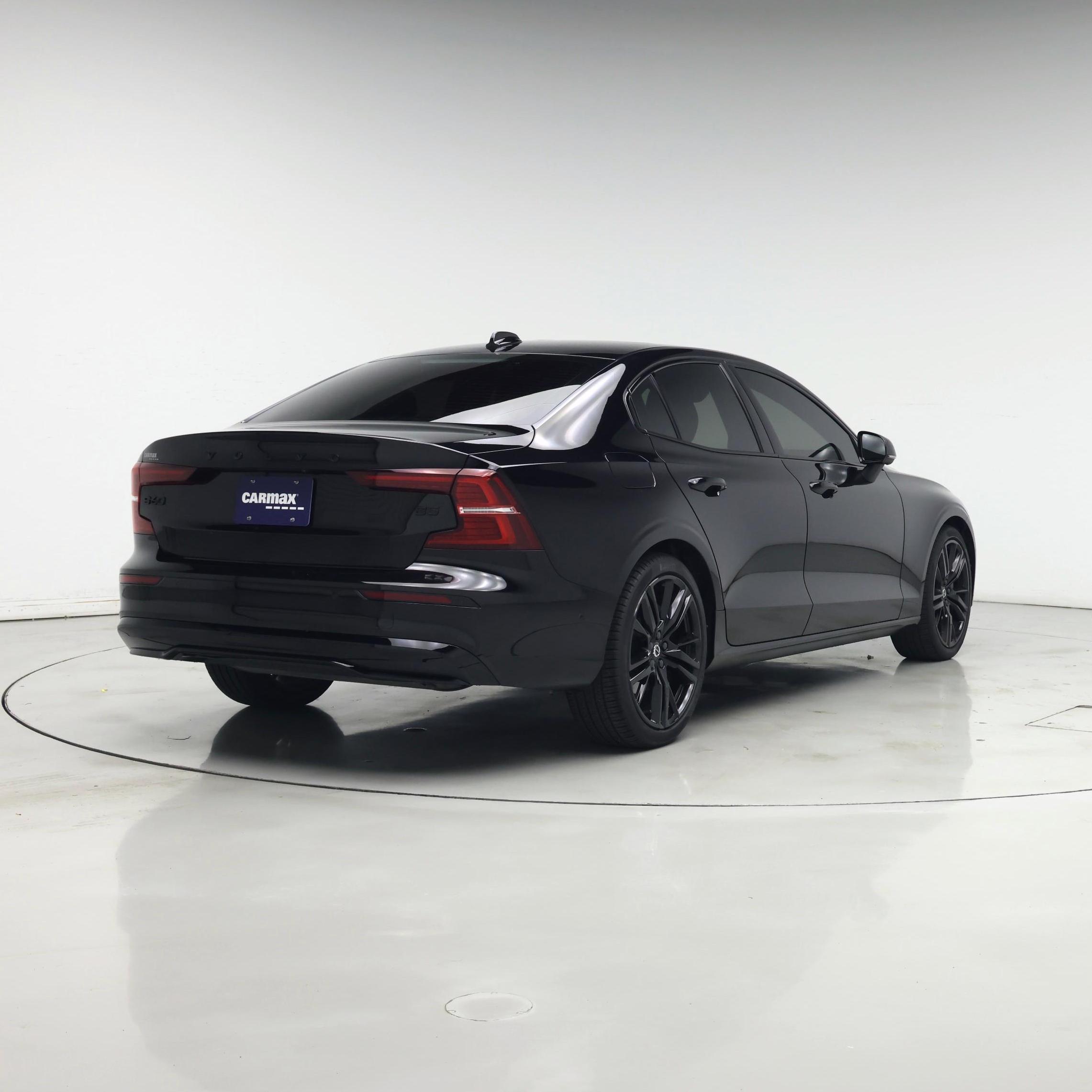 Thumbnail: 2024 Volvo S60 - 8