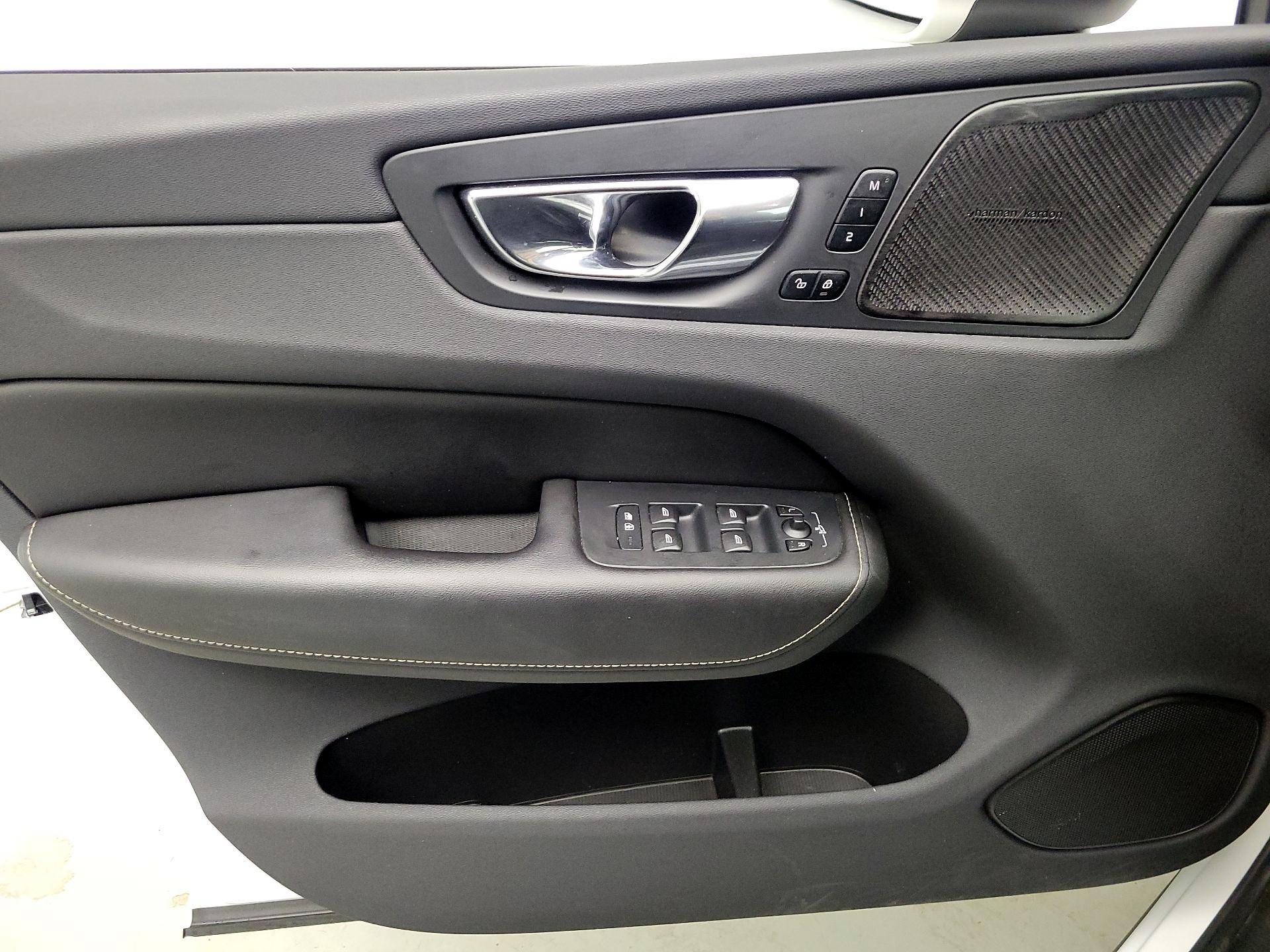 Thumbnail: 2019 Volvo XC60 - 12