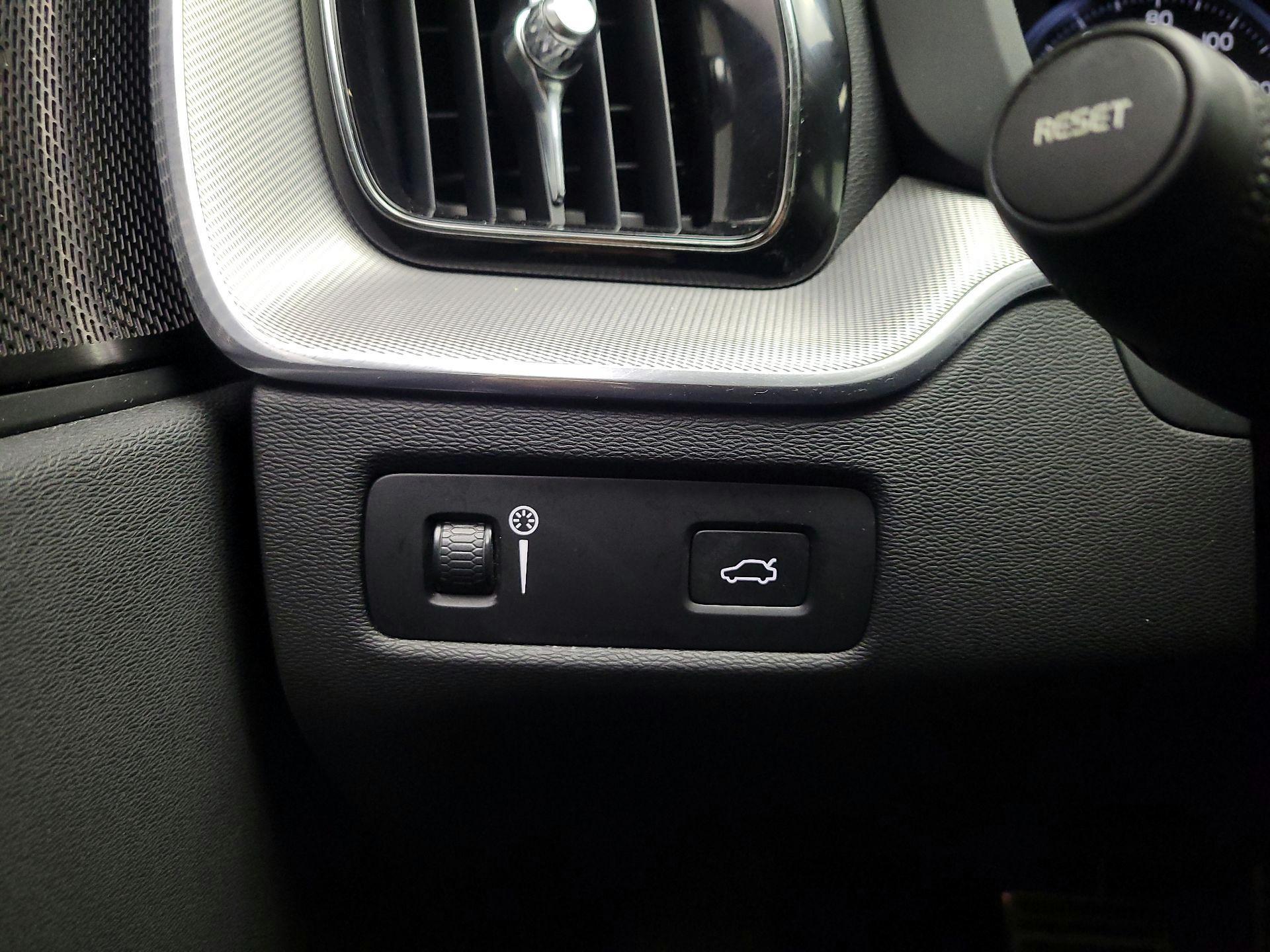 Thumbnail: 2019 Volvo XC60 - 13