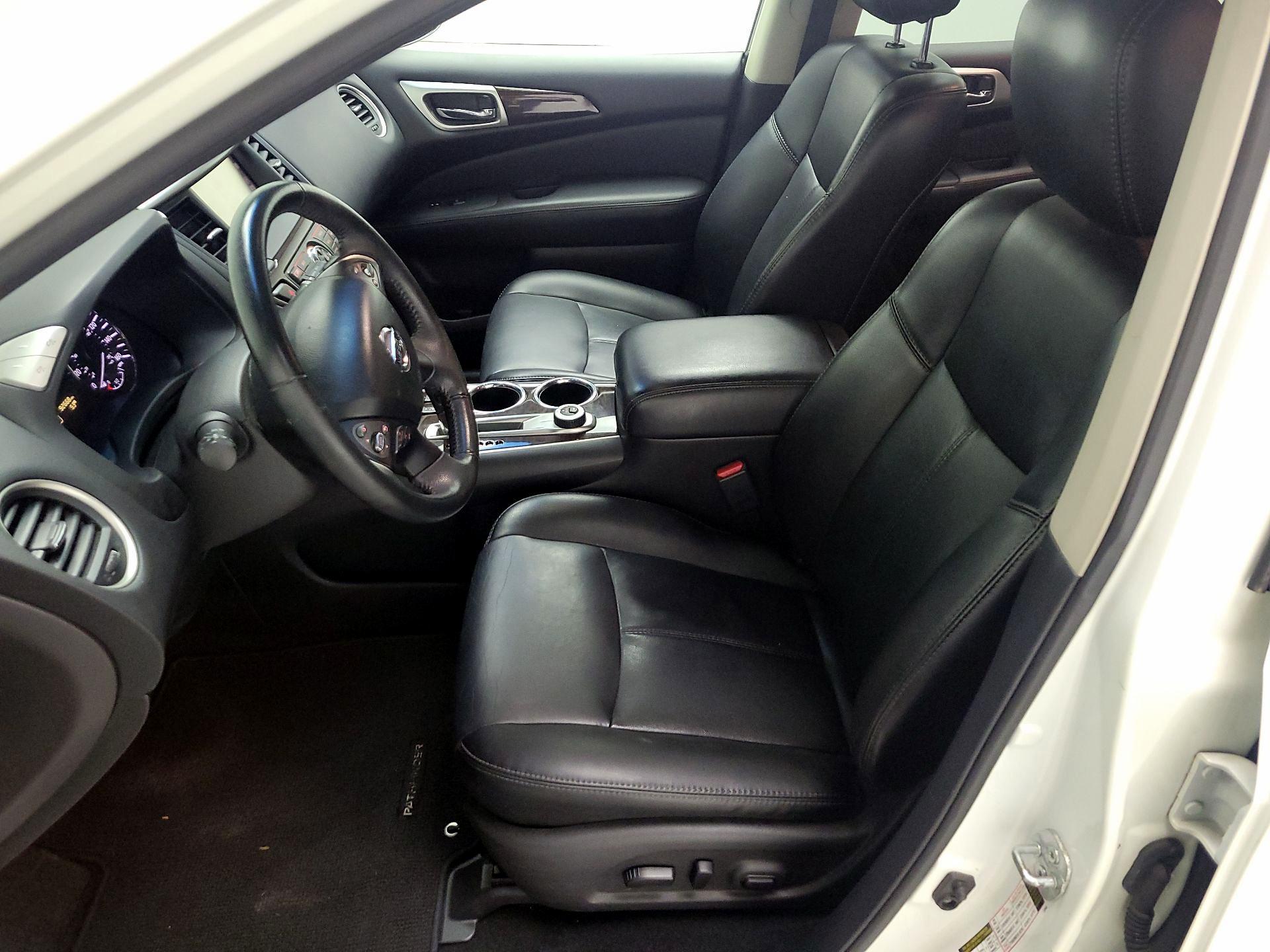 Thumbnail: 2015 Nissan Pathfinder - 11