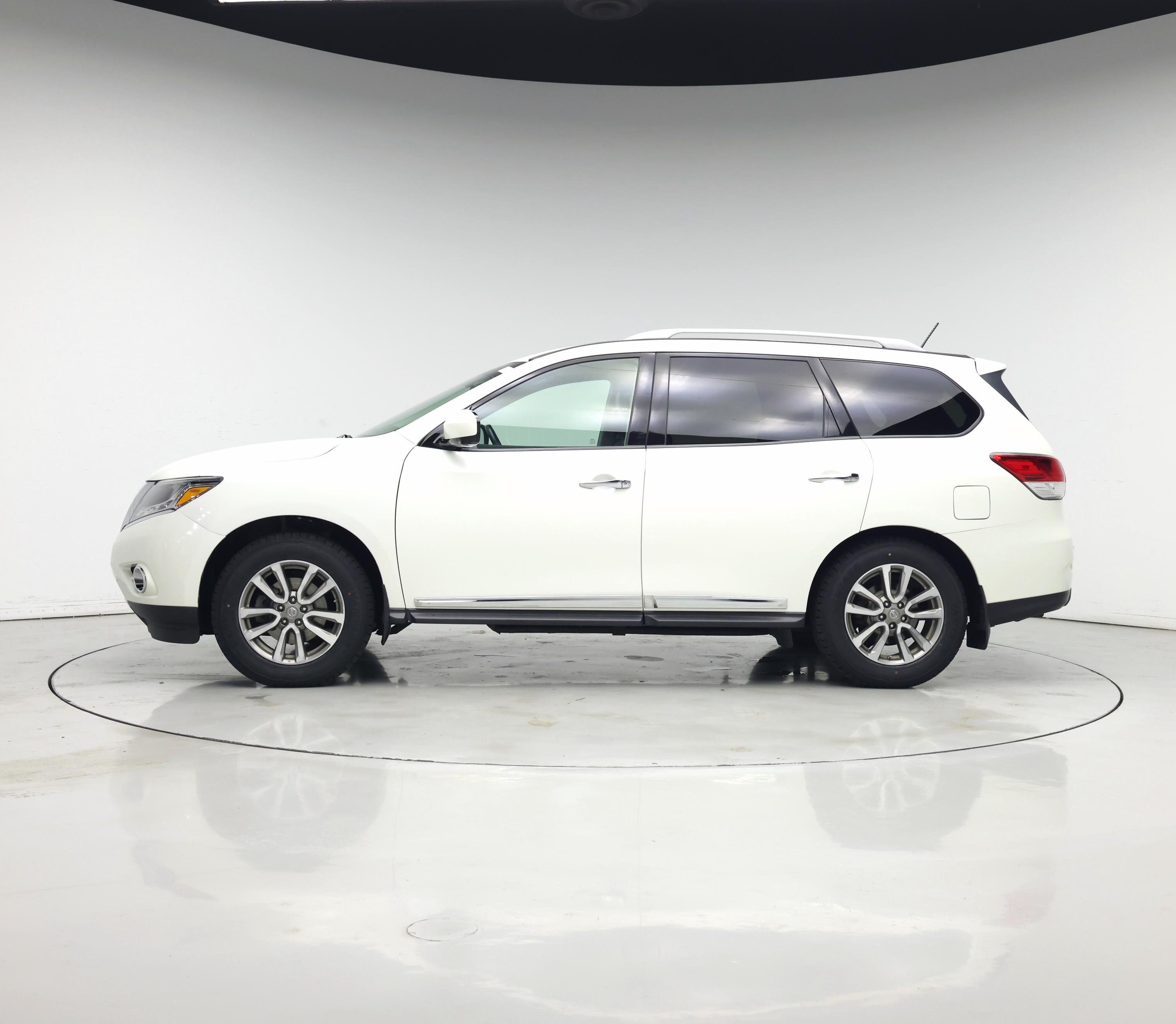 Thumbnail: 2015 Nissan Pathfinder - 3