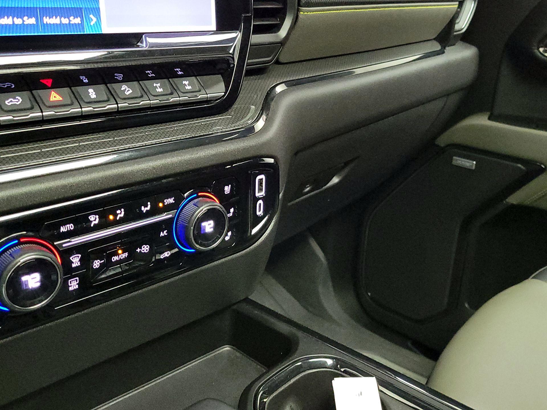 Thumbnail: 2024 Chevrolet Silverado 1500 - 18