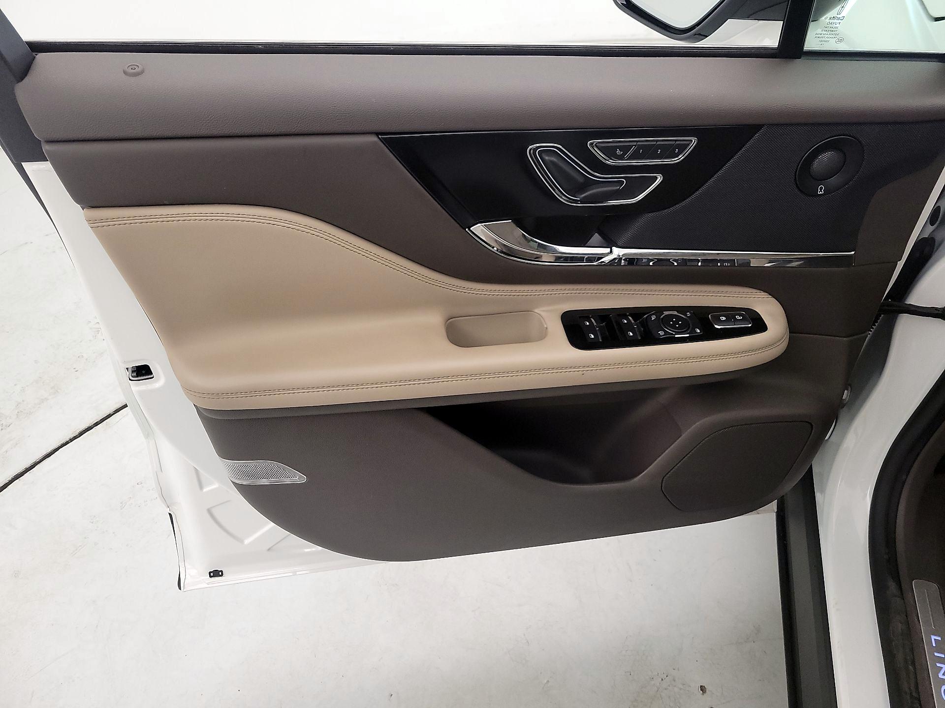 Thumbnail: 2020 Lincoln Corsair - 12