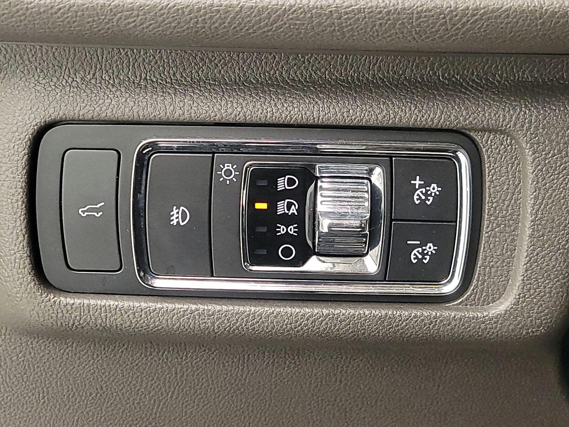 Thumbnail: 2020 Lincoln Corsair - 13