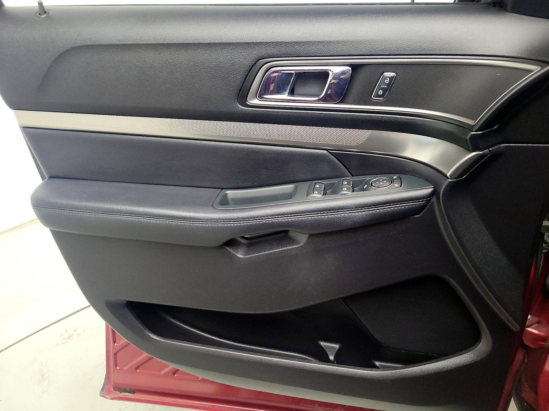 Thumbnail: 2019 Ford Explorer - 12