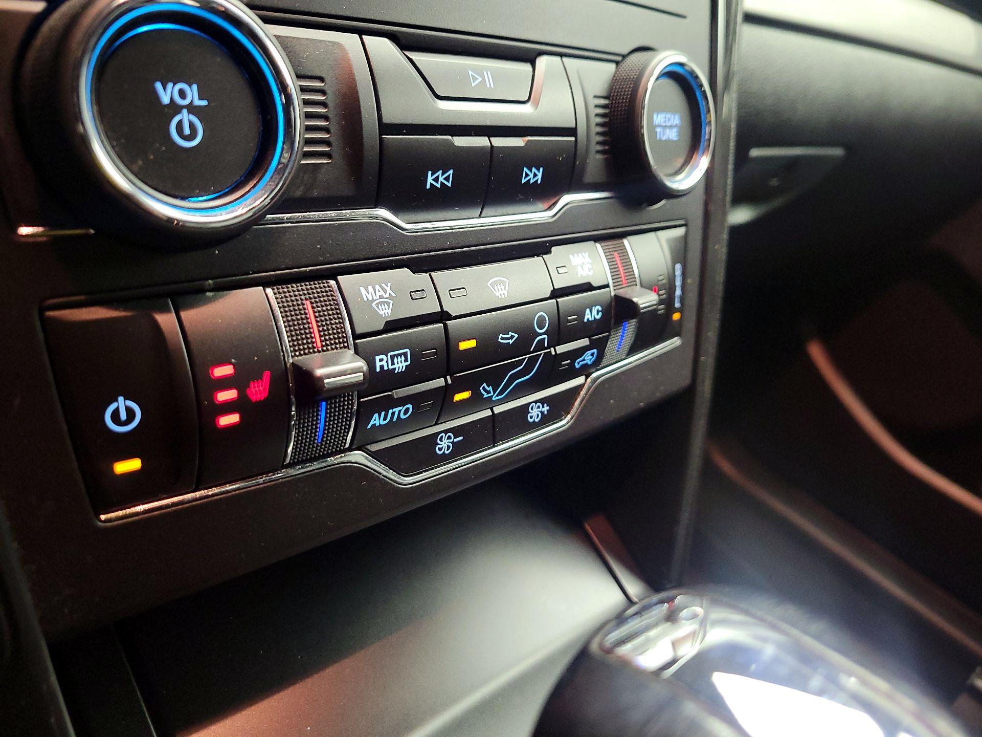 Thumbnail: 2019 Ford Explorer - 14