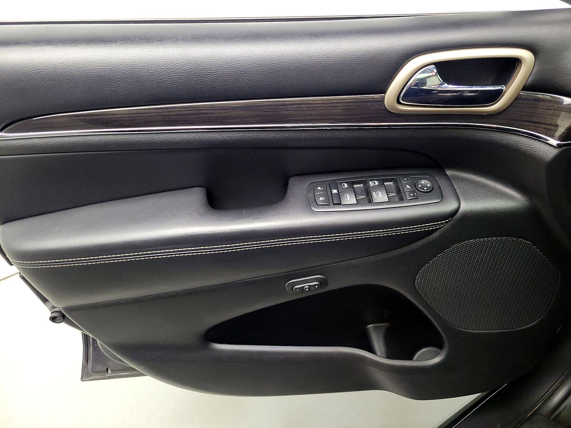 Thumbnail: 2017 Jeep Grand Cherokee - 12