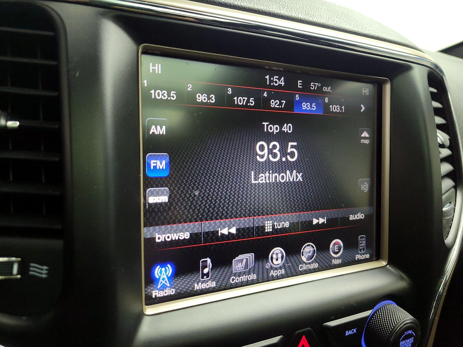 Thumbnail: 2017 Jeep Grand Cherokee - 15