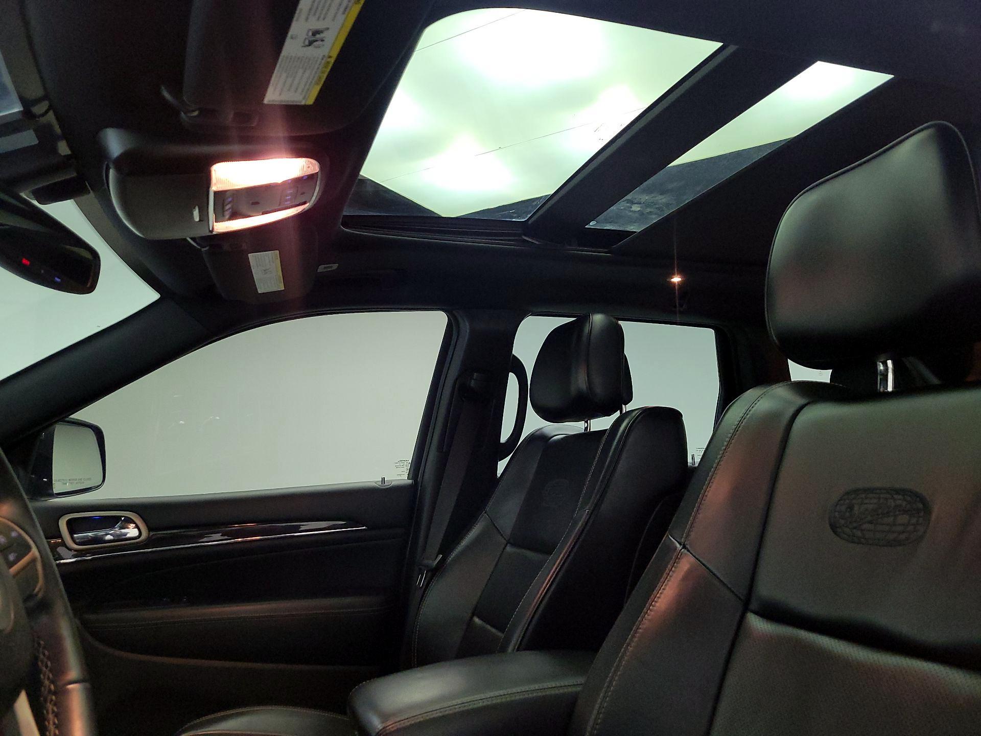 Thumbnail: 2017 Jeep Grand Cherokee - 19