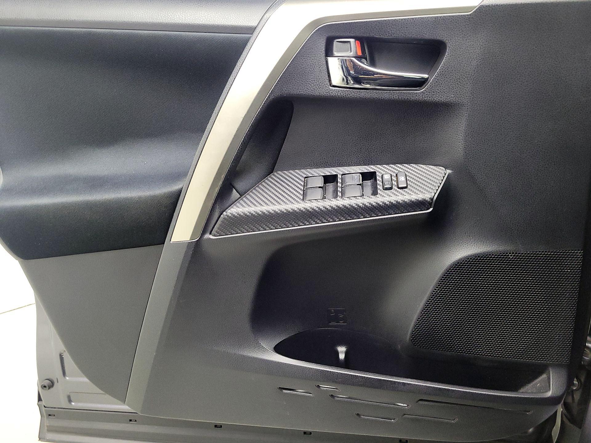 Thumbnail: 2014 Toyota RAV4 - 12