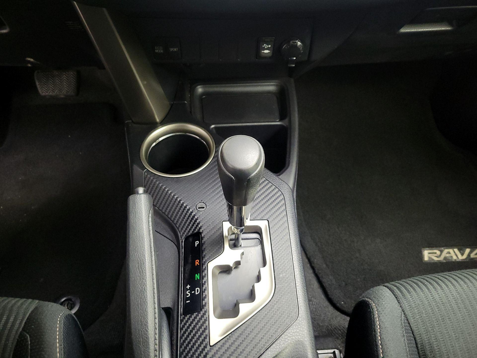 Thumbnail: 2014 Toyota RAV4 - 16