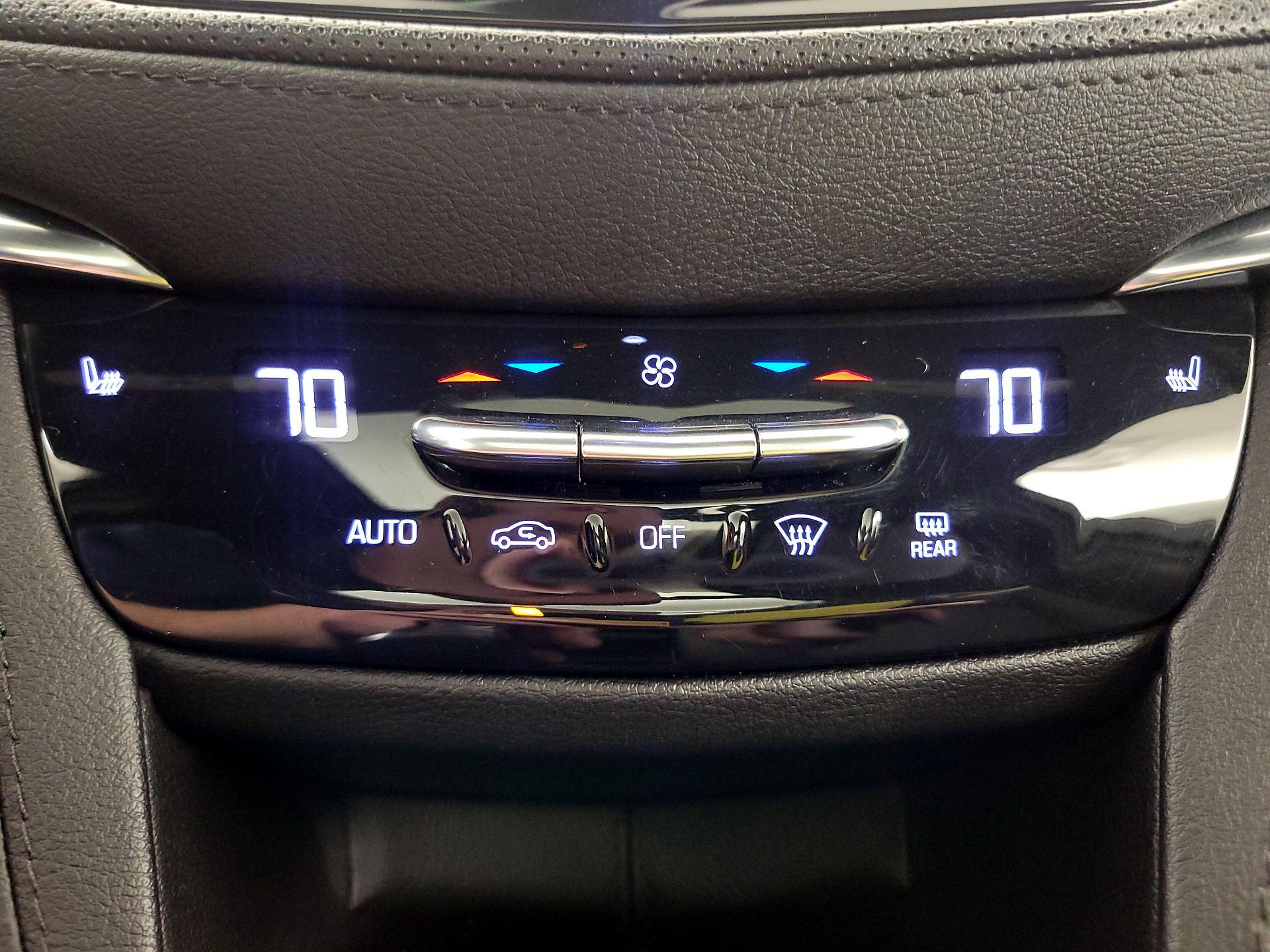 Thumbnail: 2020 Cadillac XT5 - 17