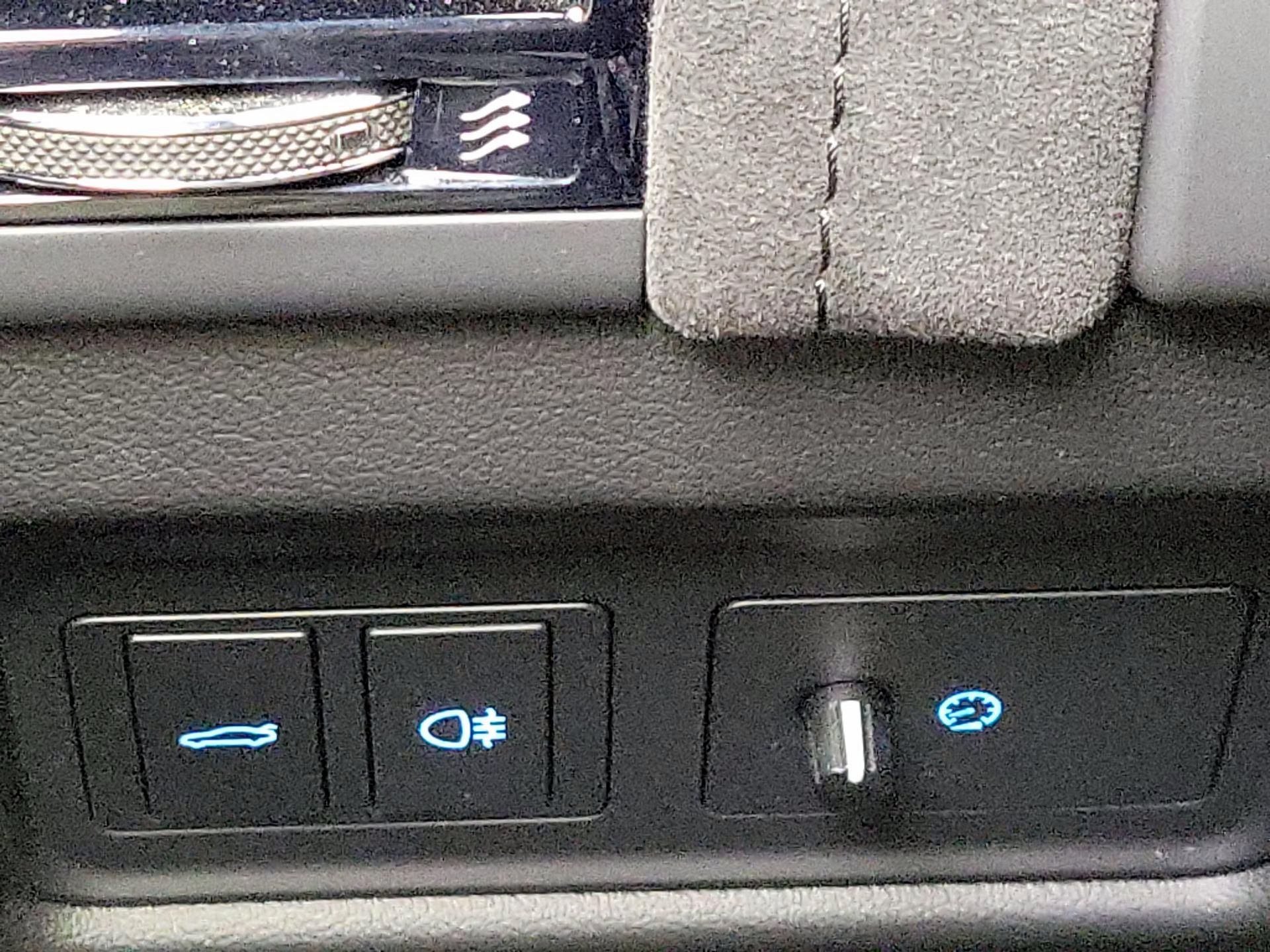 Thumbnail: 2017 Jaguar F-Type - 13