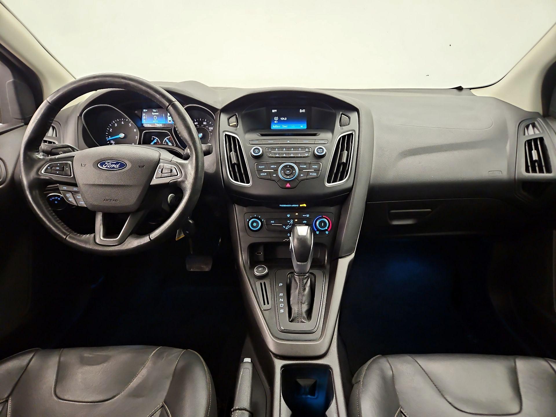 Thumbnail: 2015 Ford Focus - 9