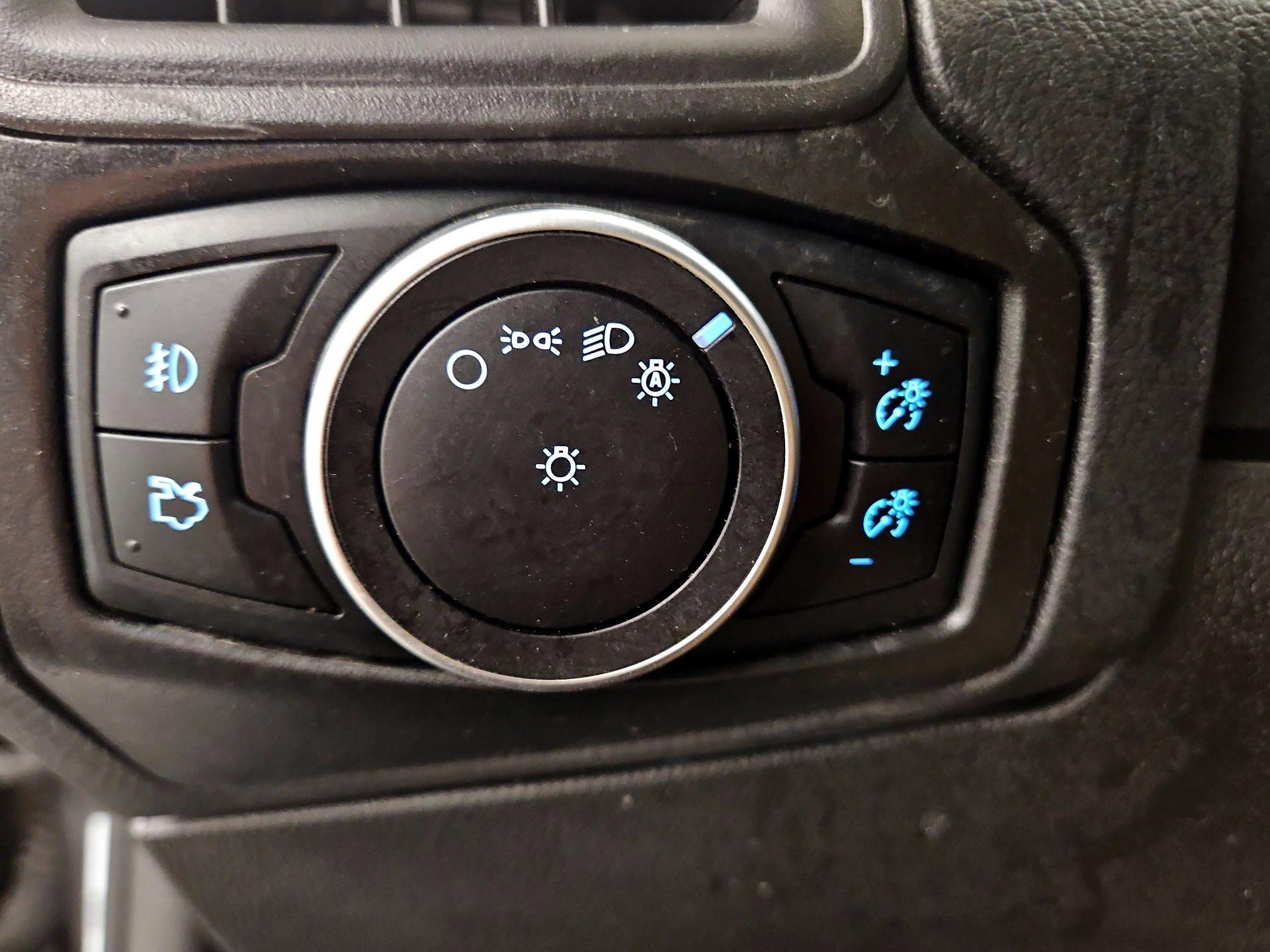 Thumbnail: 2015 Ford Focus - 13