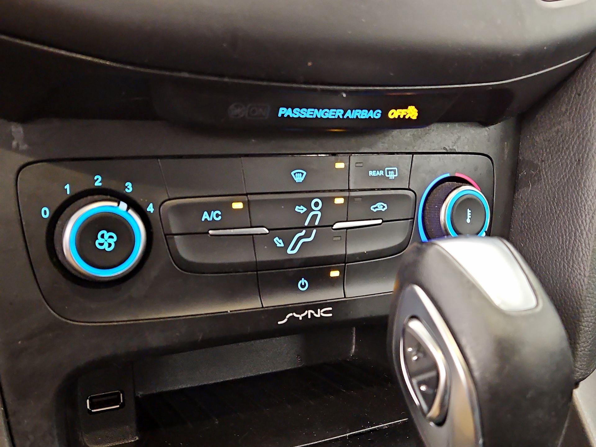 Thumbnail: 2015 Ford Focus - 16