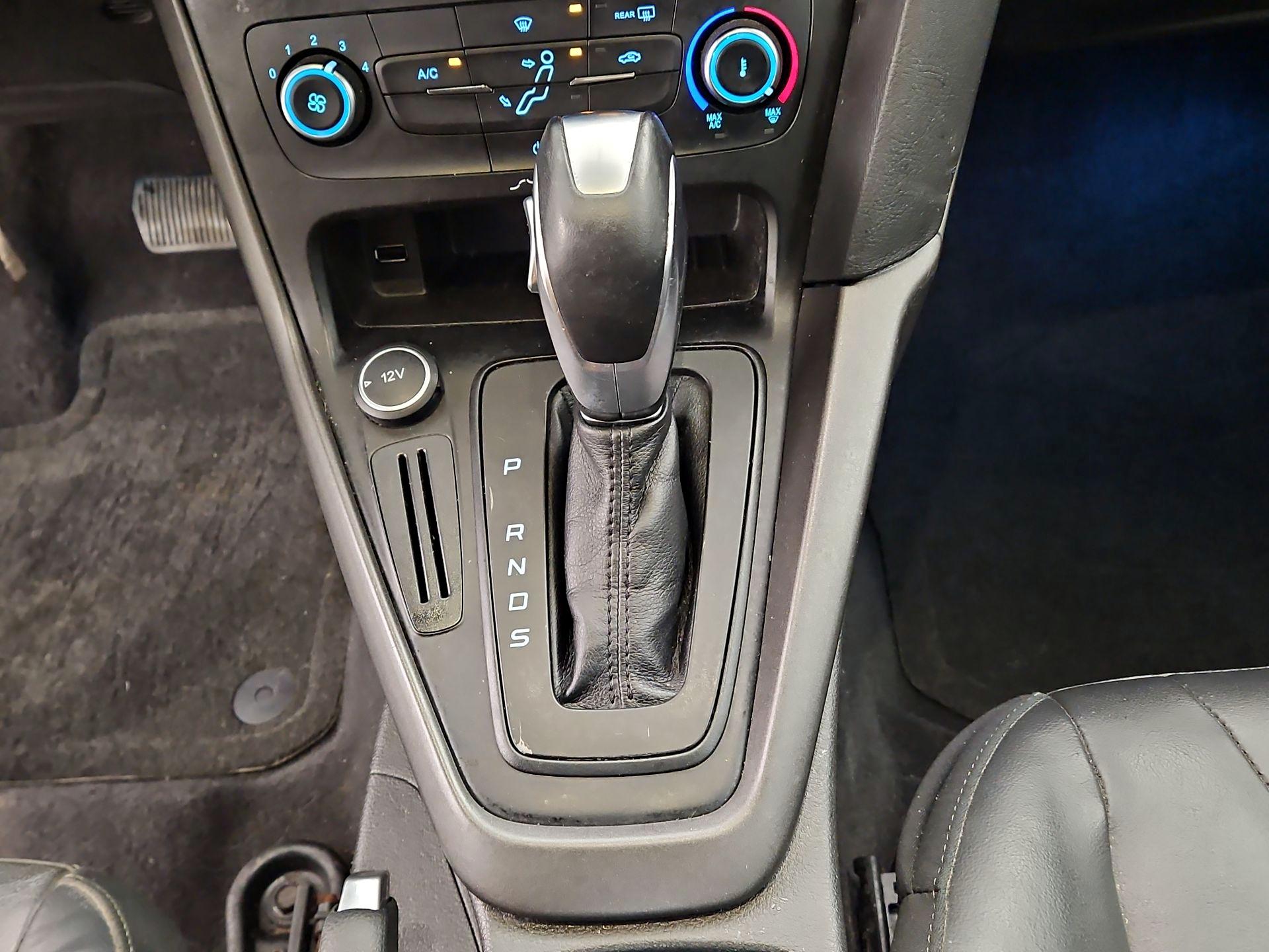 Thumbnail: 2015 Ford Focus - 17