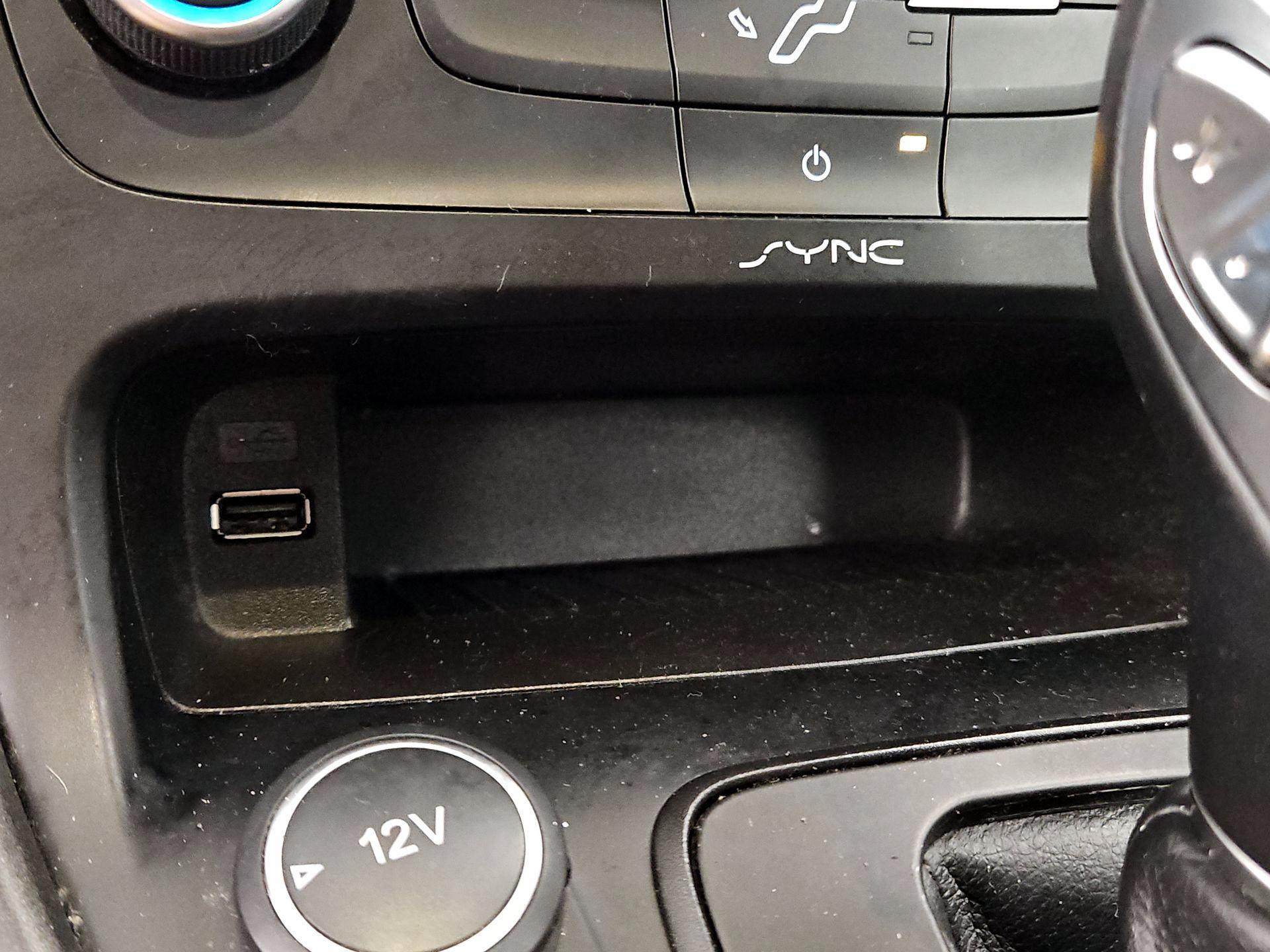 Thumbnail: 2015 Ford Focus - 18