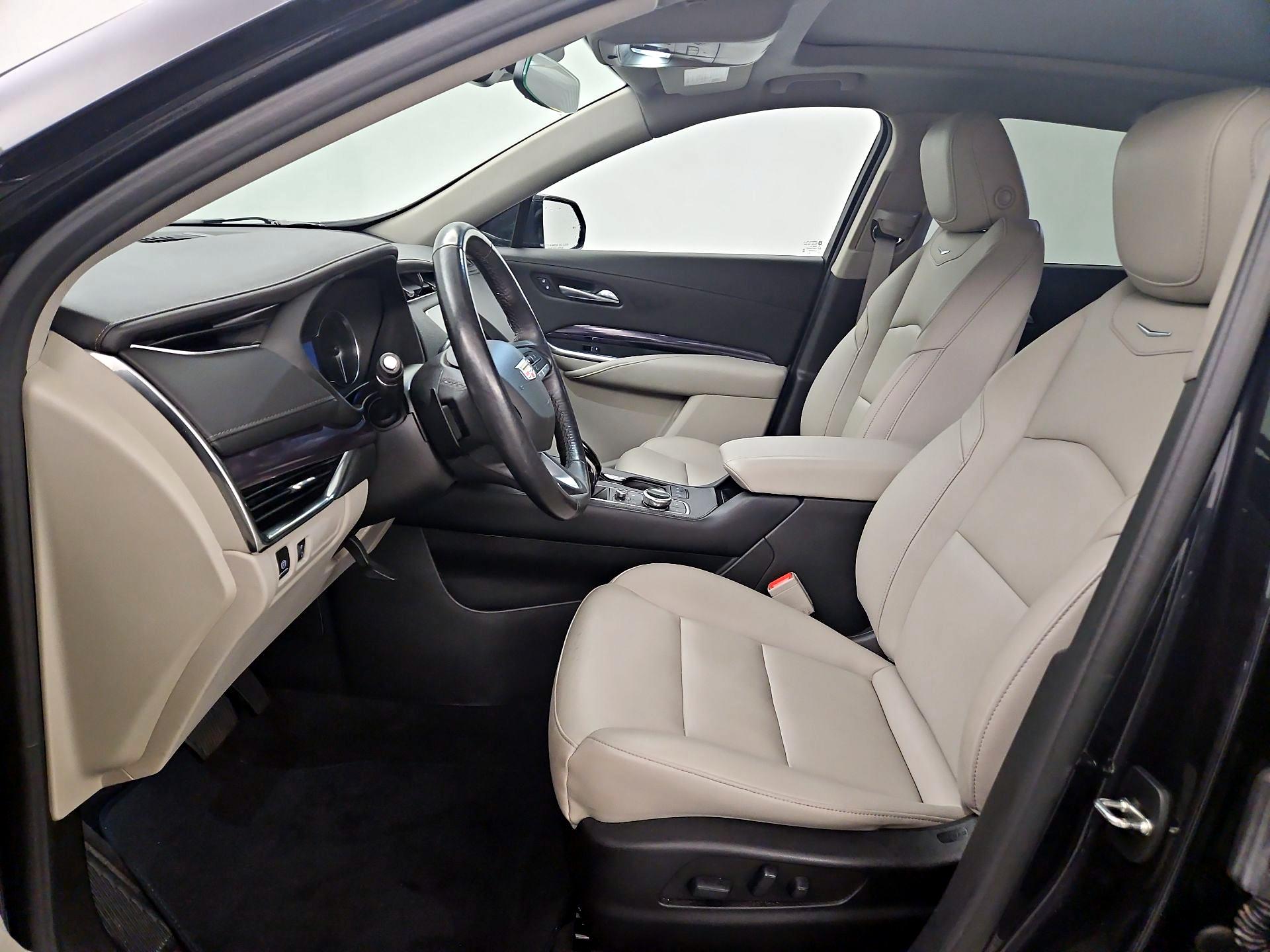 Thumbnail: 2023 Cadillac XT4 - 11