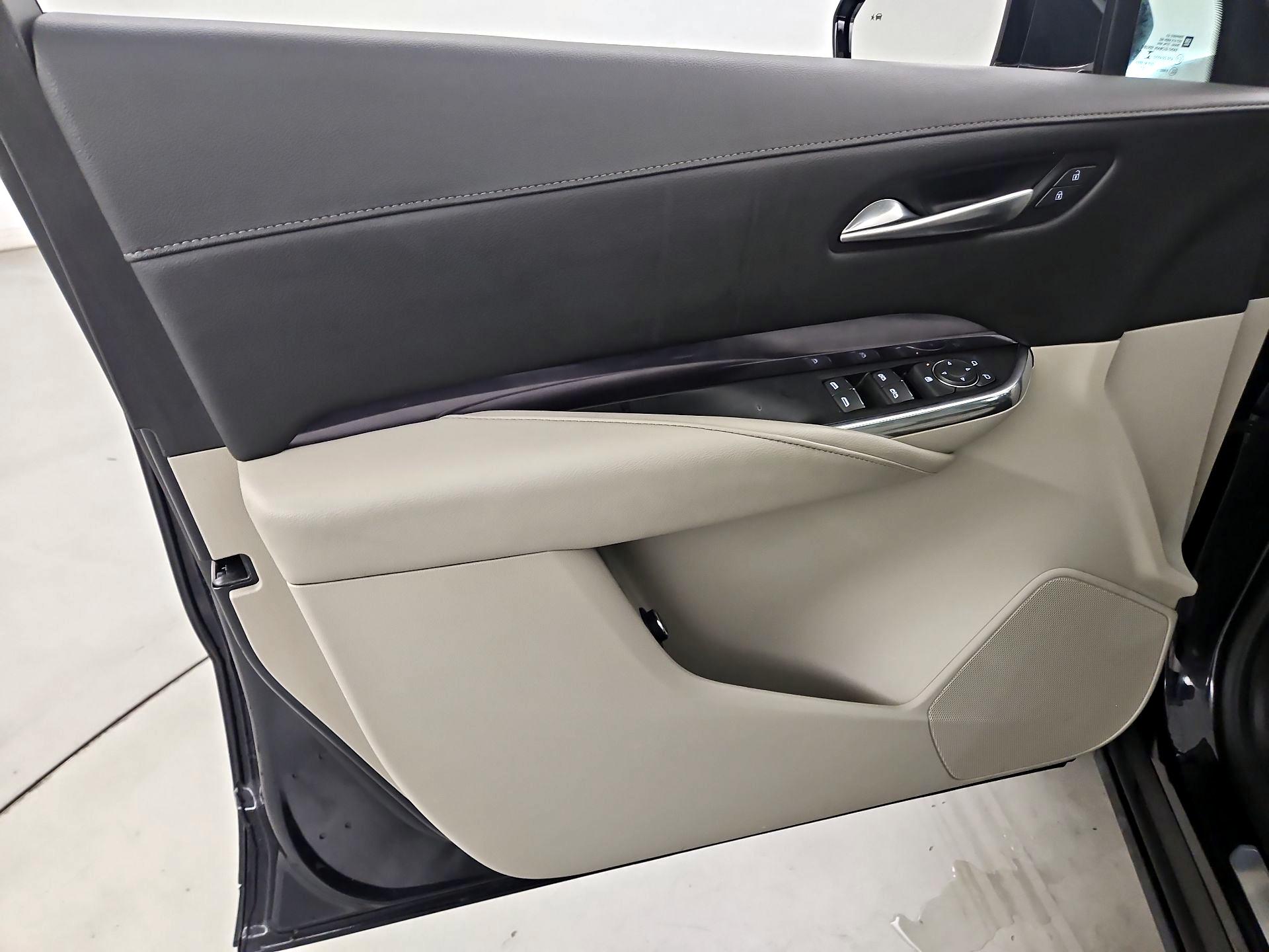 Thumbnail: 2023 Cadillac XT4 - 12