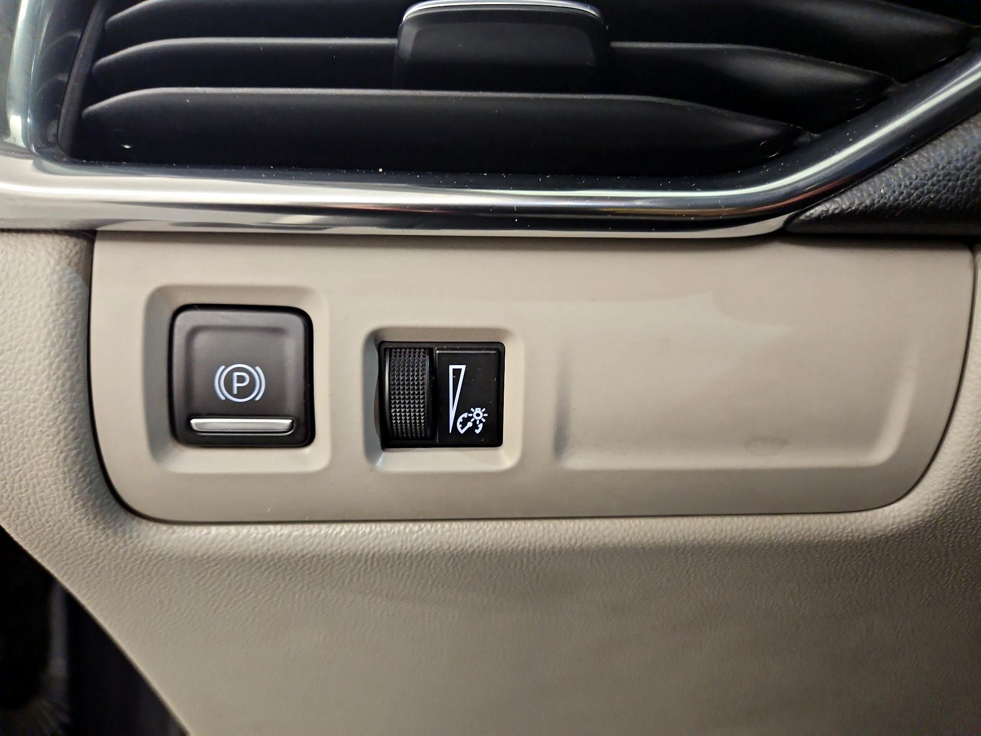 Thumbnail: 2023 Cadillac XT4 - 13