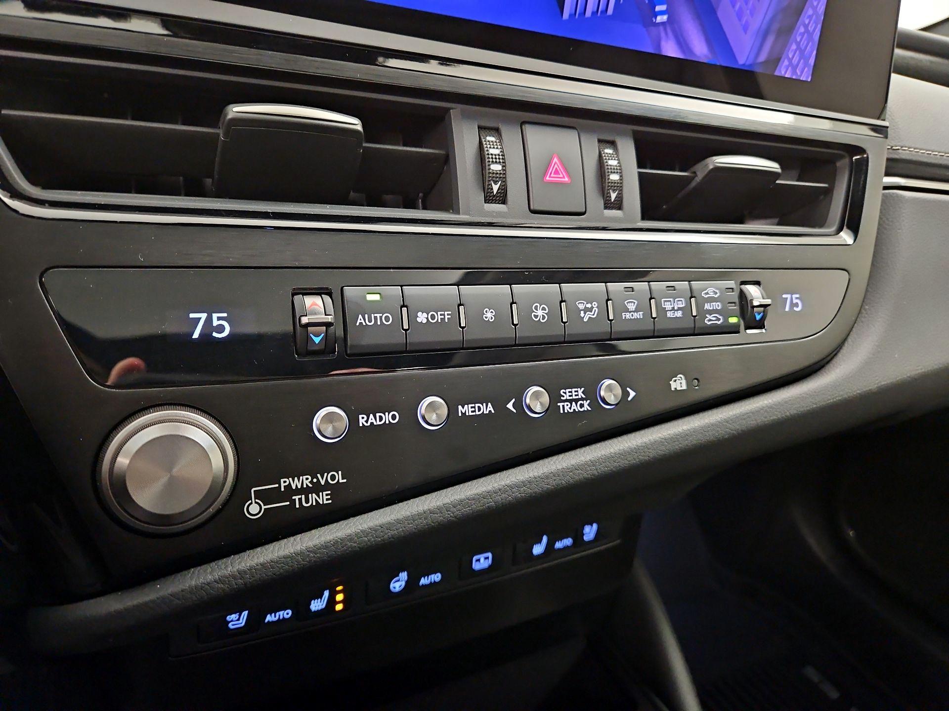 Thumbnail: 2024 Lexus ES - 16